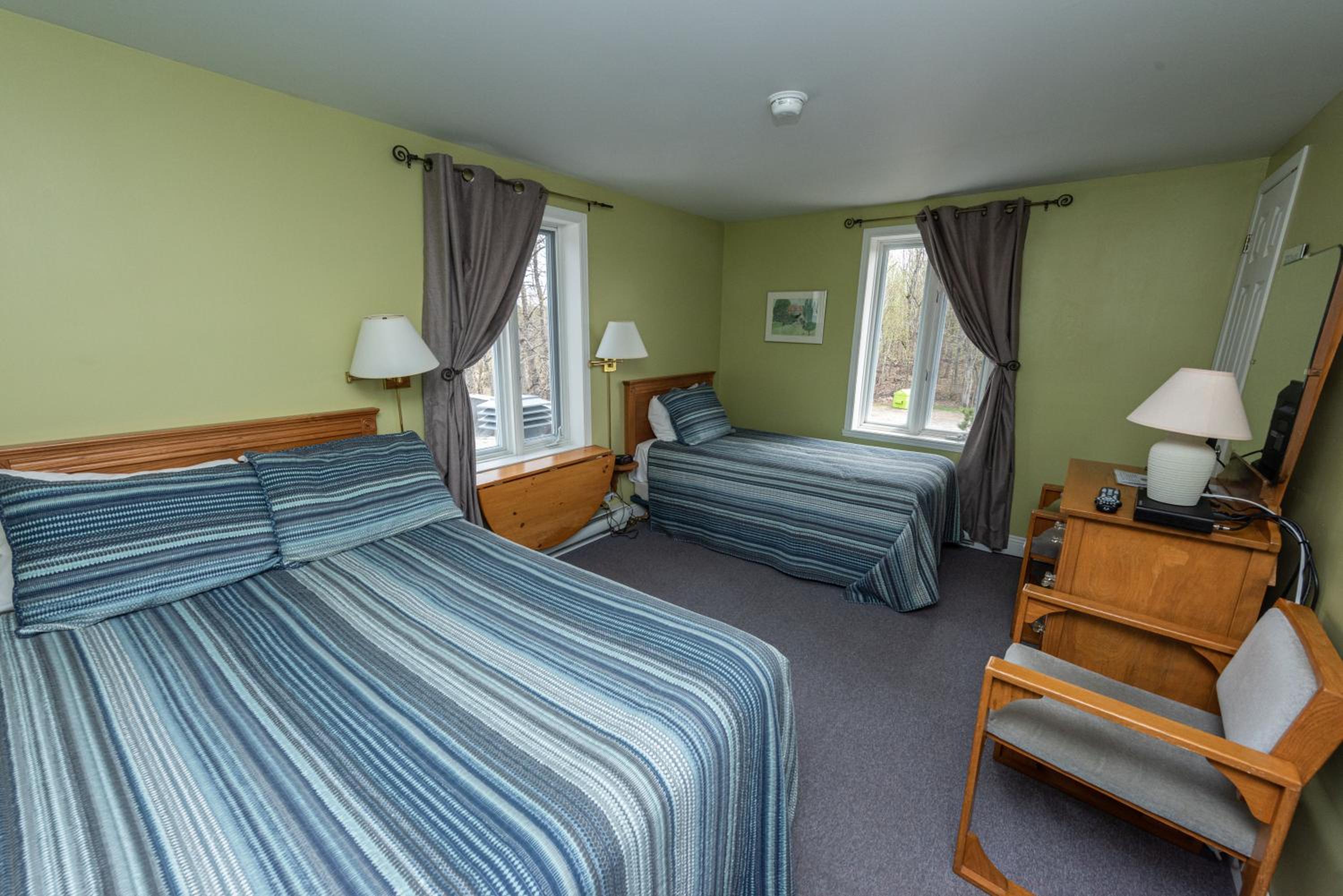  Intermediate Room 1 double bed and 1 single bed photo 1