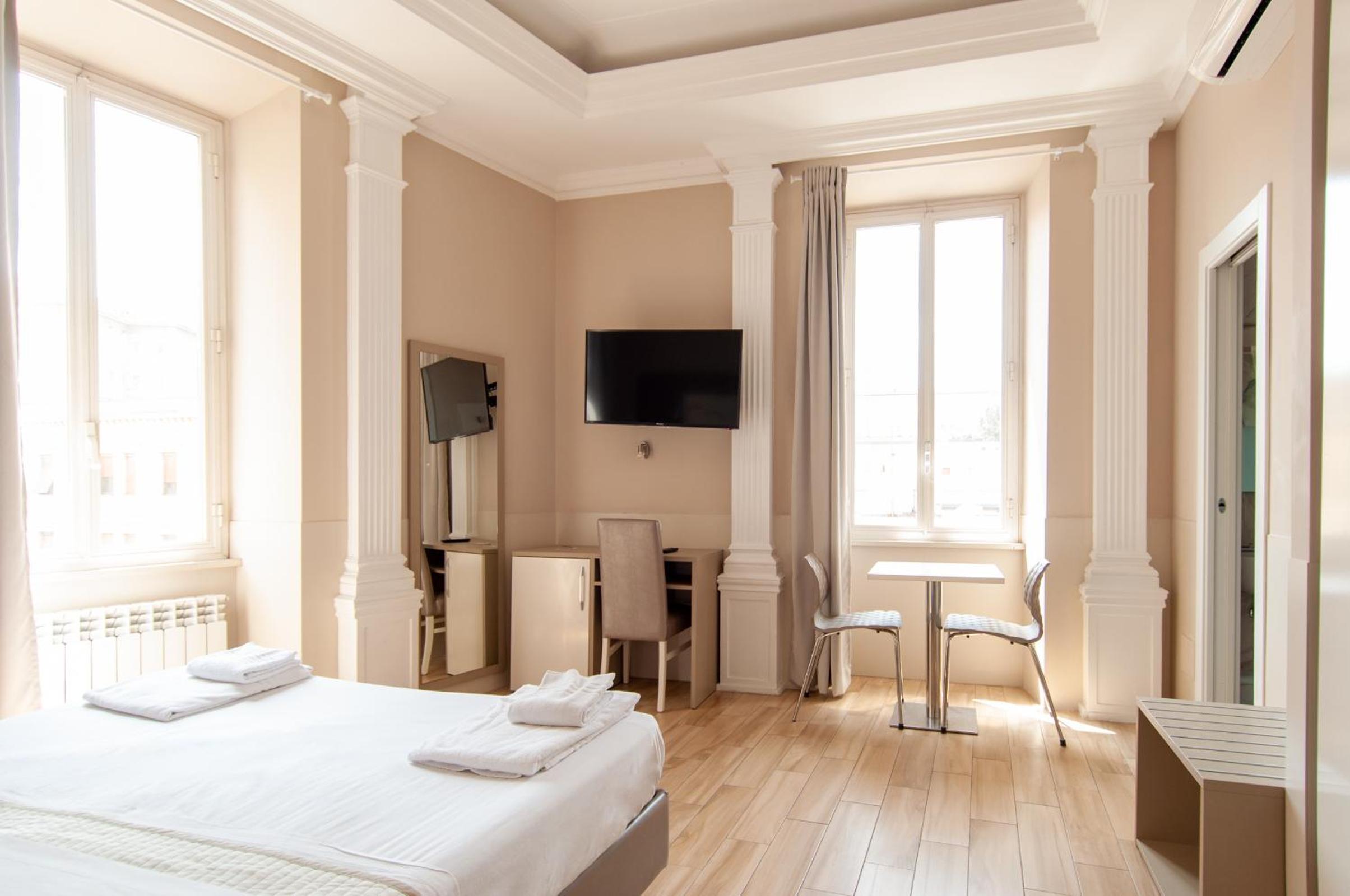 Superior Double or Twin Room with City View photo 1