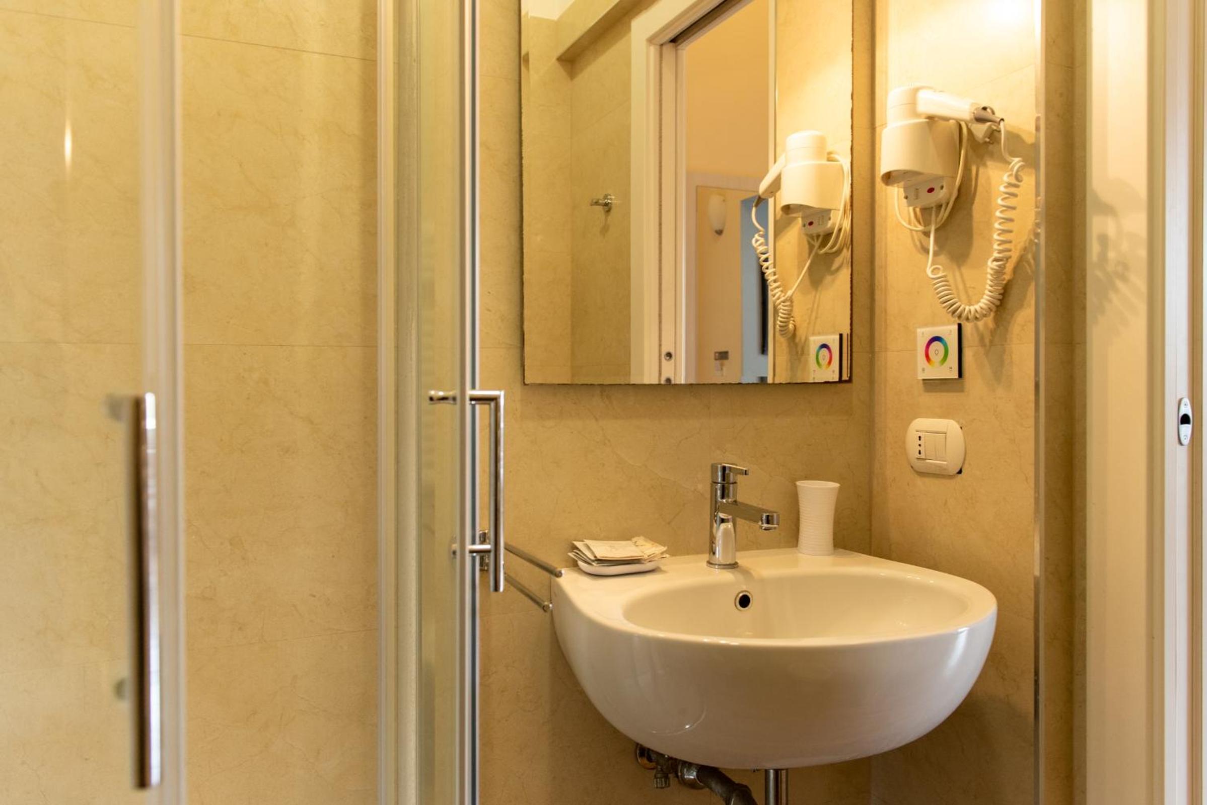 Superior Double or Twin Room with City View photo 2