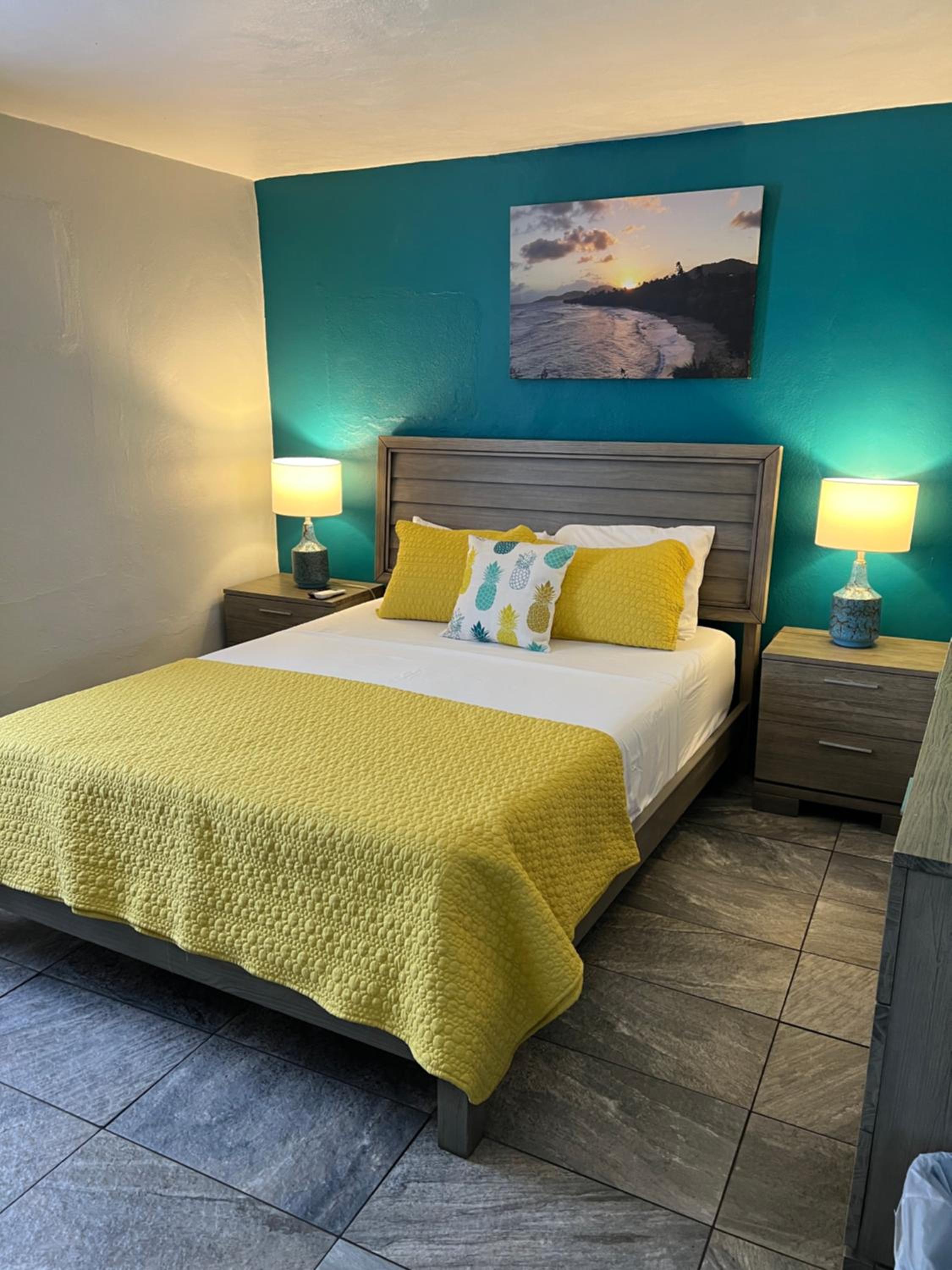 Room 10, One Queen Bed - Adults Only photo 1