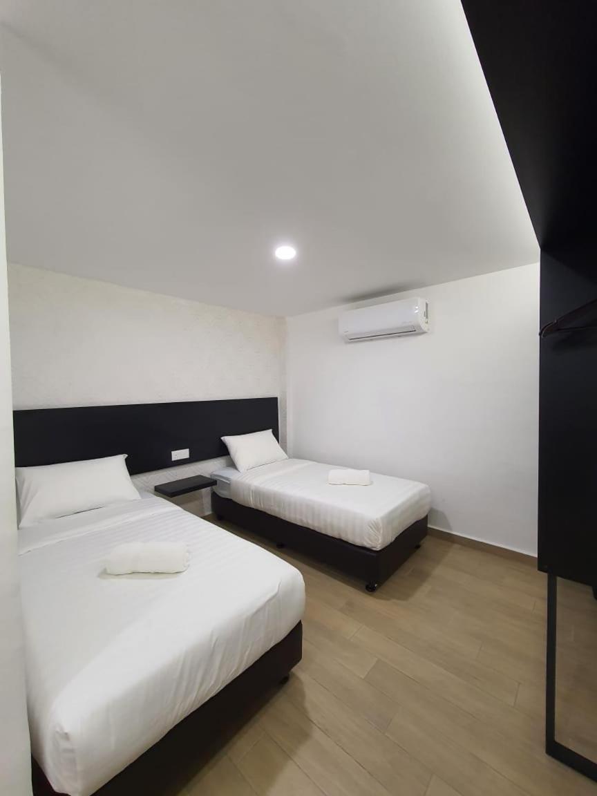 Standard Twin Room - Photo 1