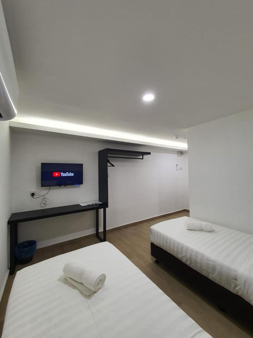 Standard Twin Room - Photo 2