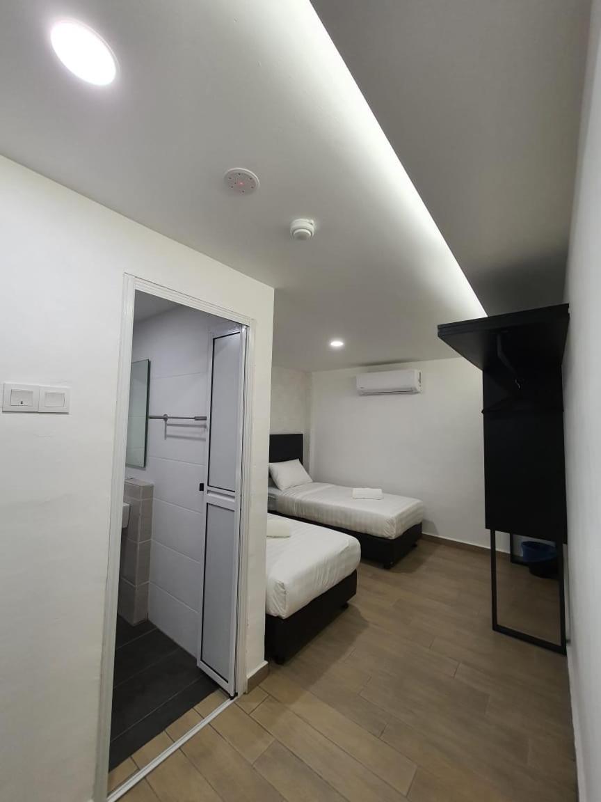 Standard Twin Room - Photo 3