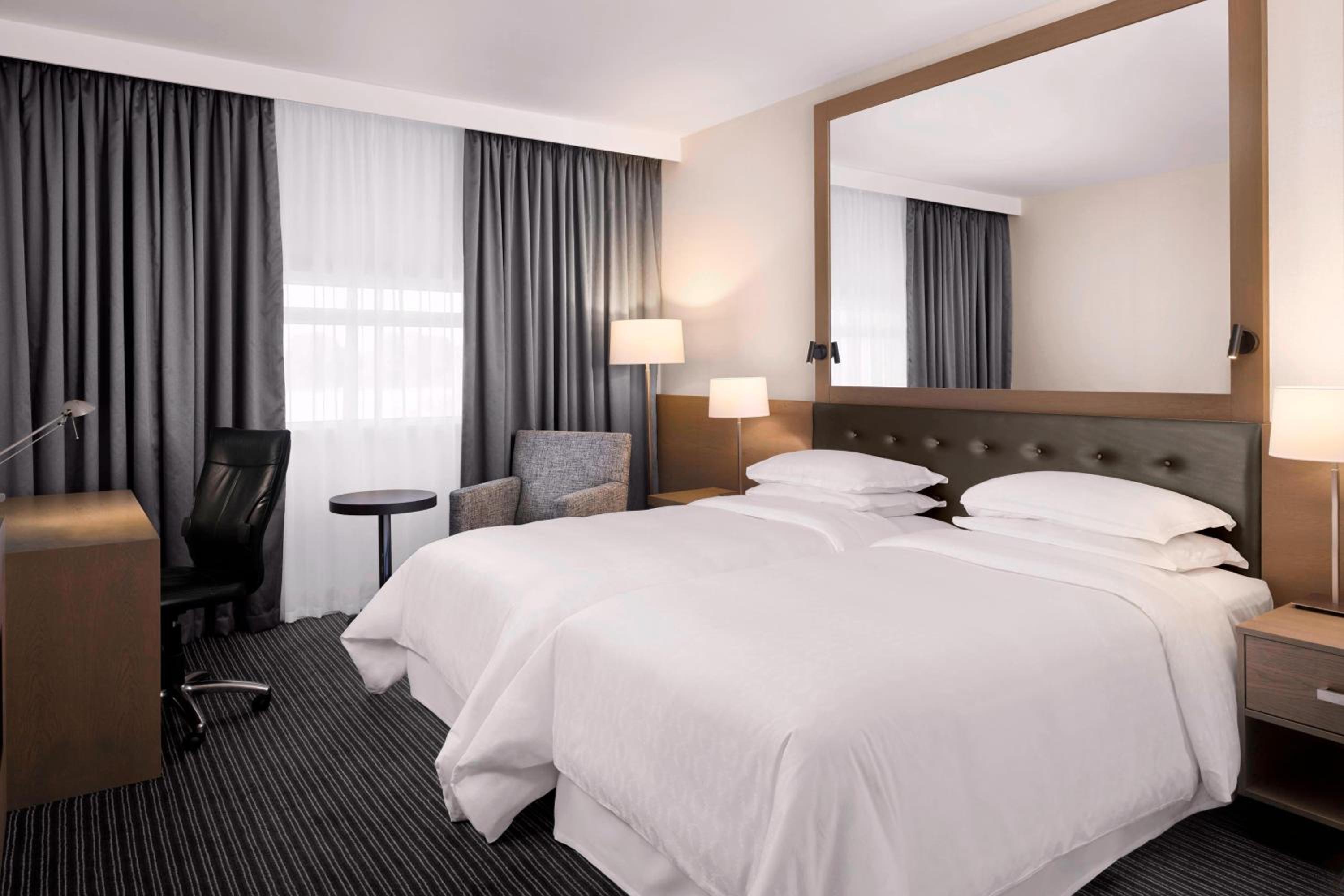 Deluxe Room, Guest room, 2 Twin/Single Bed(s) - Photo 1