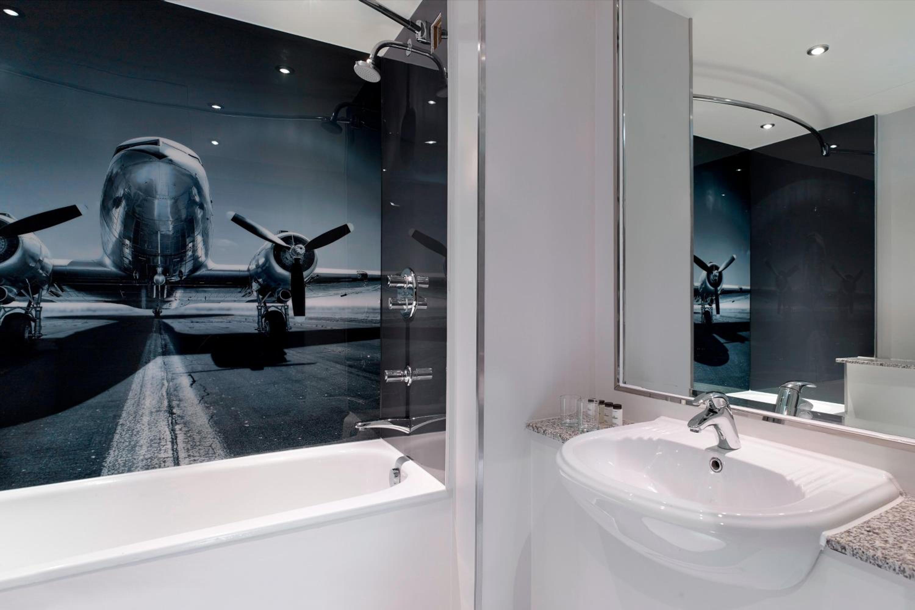 Junior Suite, Club Lounge Access, 1 Queen - Photo 2
