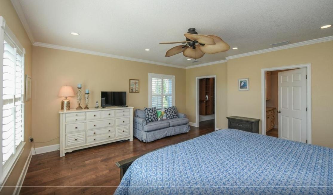 Four-Bedroom House photo 3