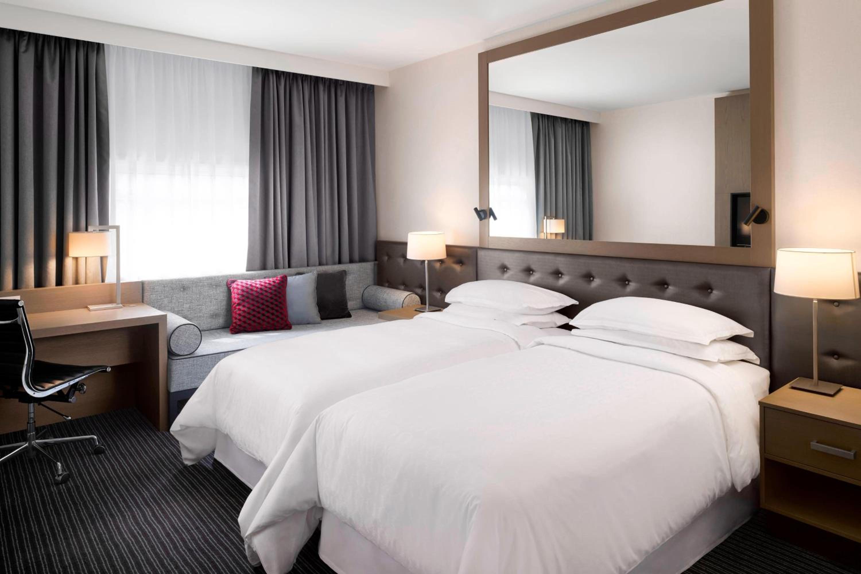Club Room, Club Lounge Access, 2 Twin/Single Bed(s) - Photo 1