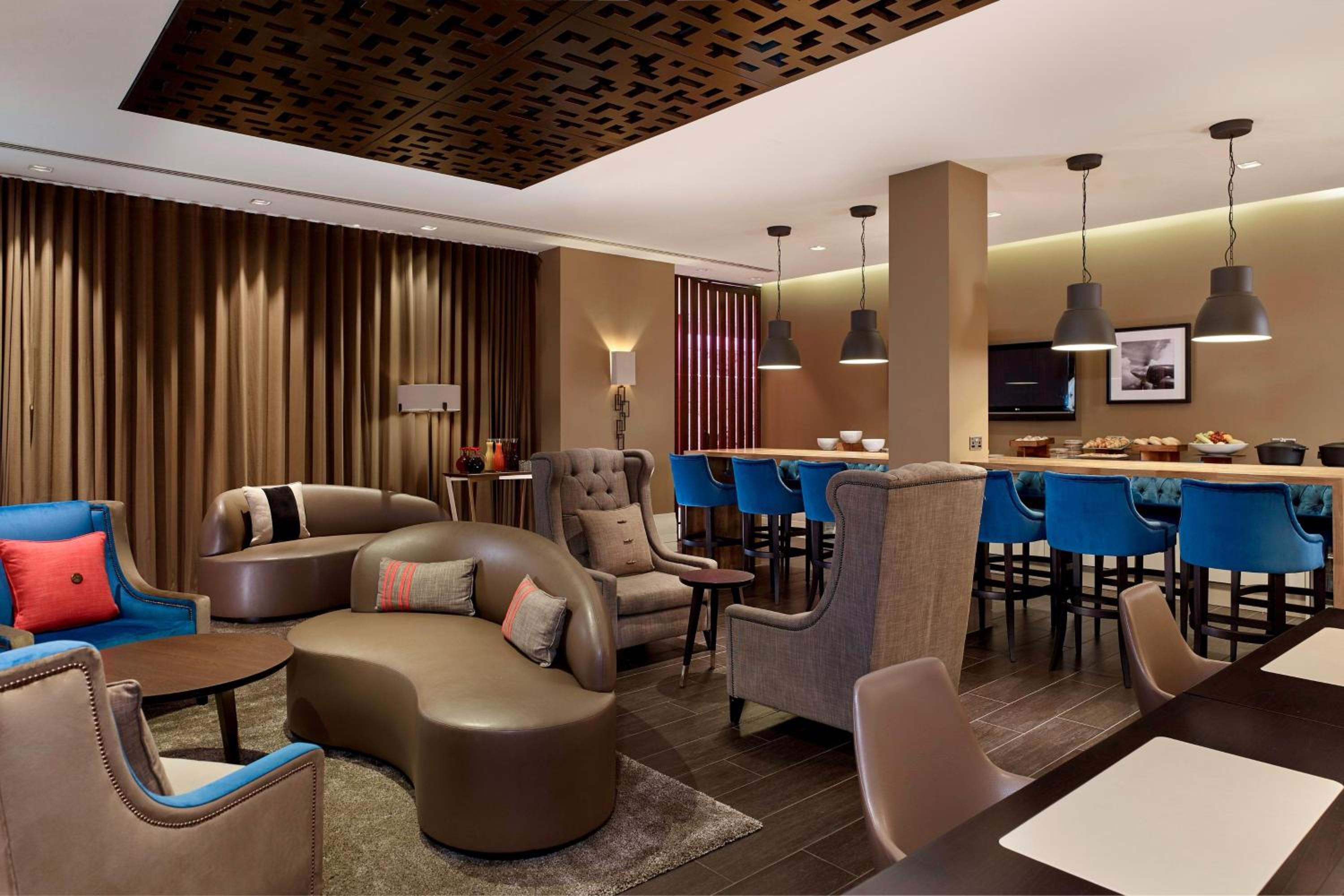 Club Room, Club Lounge Access, 1 Queen - Photo 5