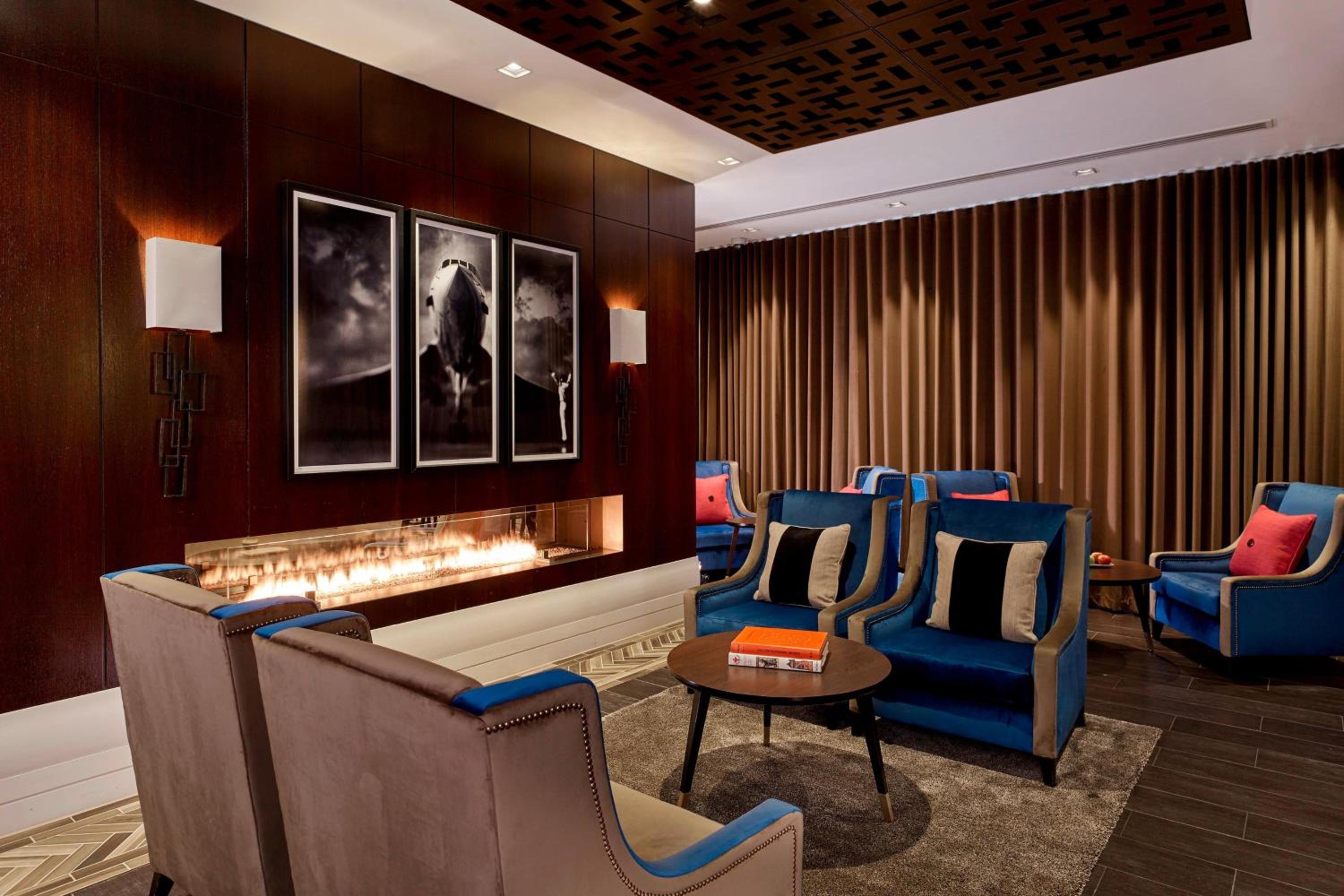 Club Room, Club Lounge Access, 1 Queen - Photo 6