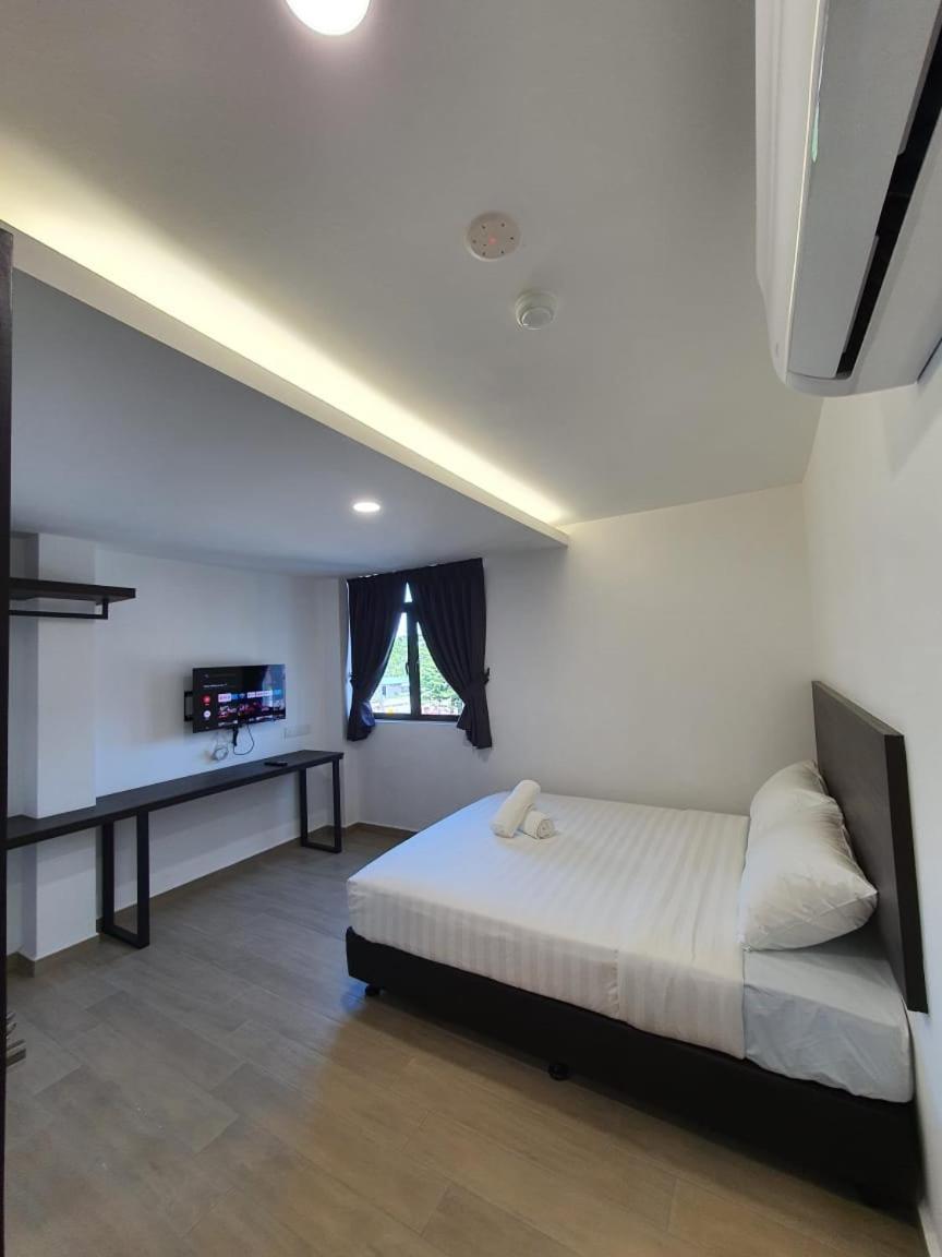 Deluxe Queen Room - Photo 1