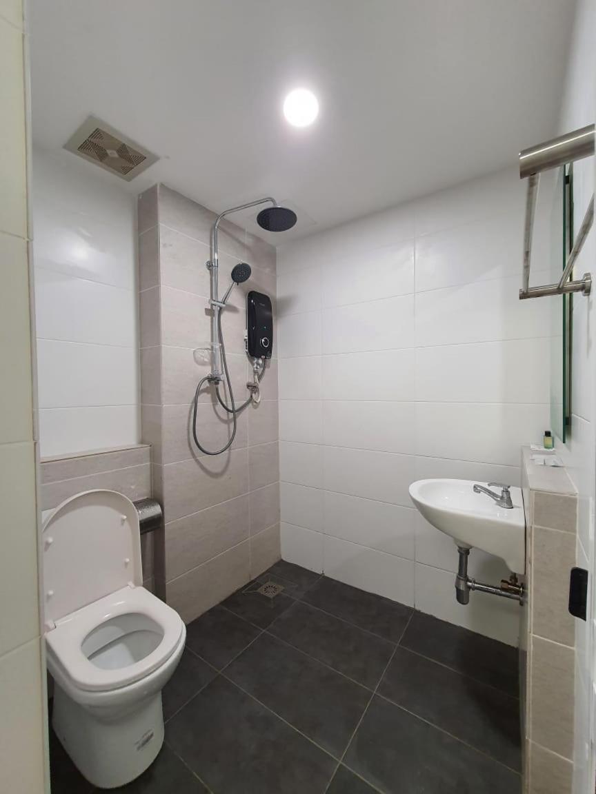 Standard Twin Room - Photo 4