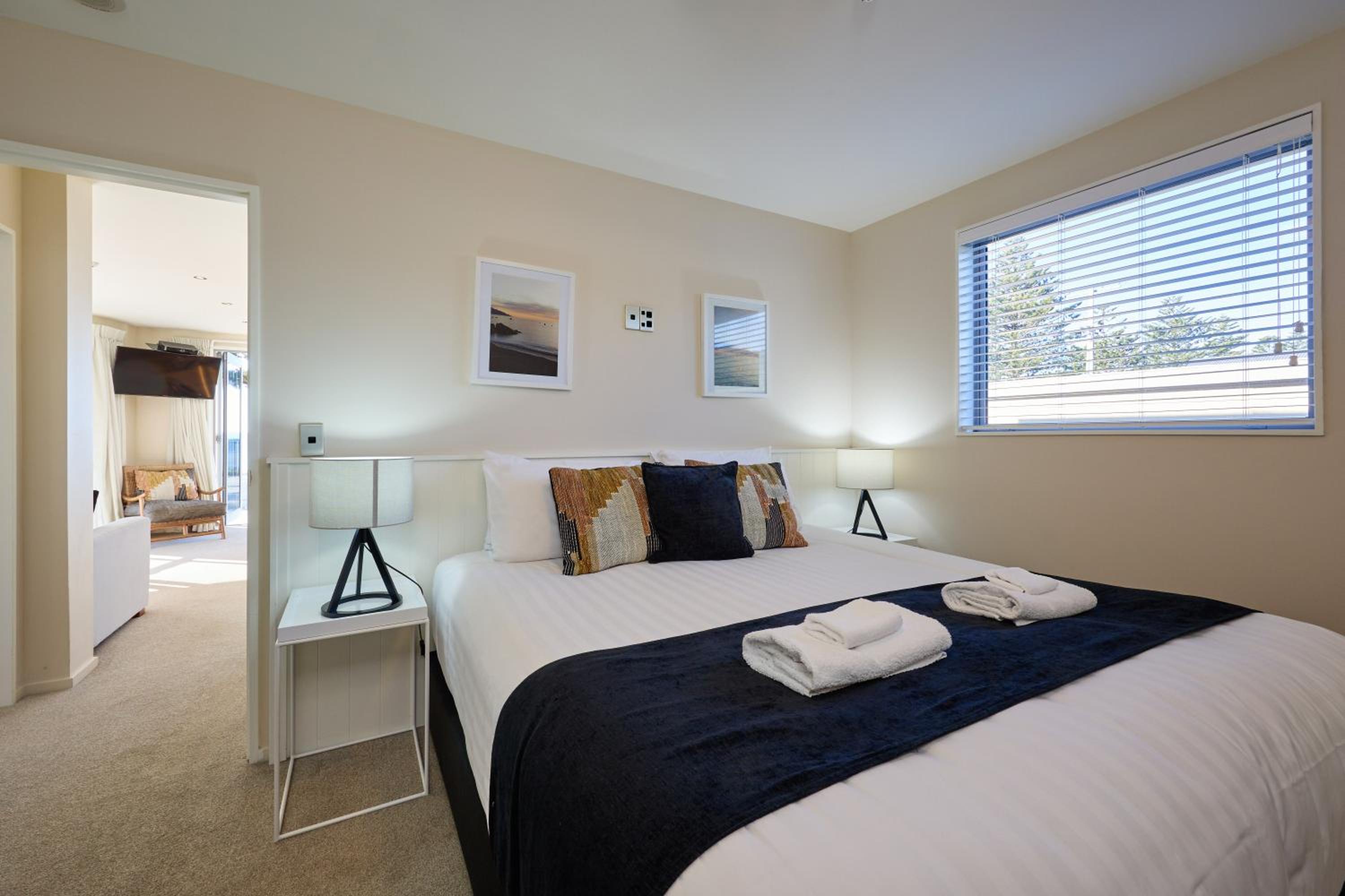 2 Bedroom Deluxe Apartment - Photo 13