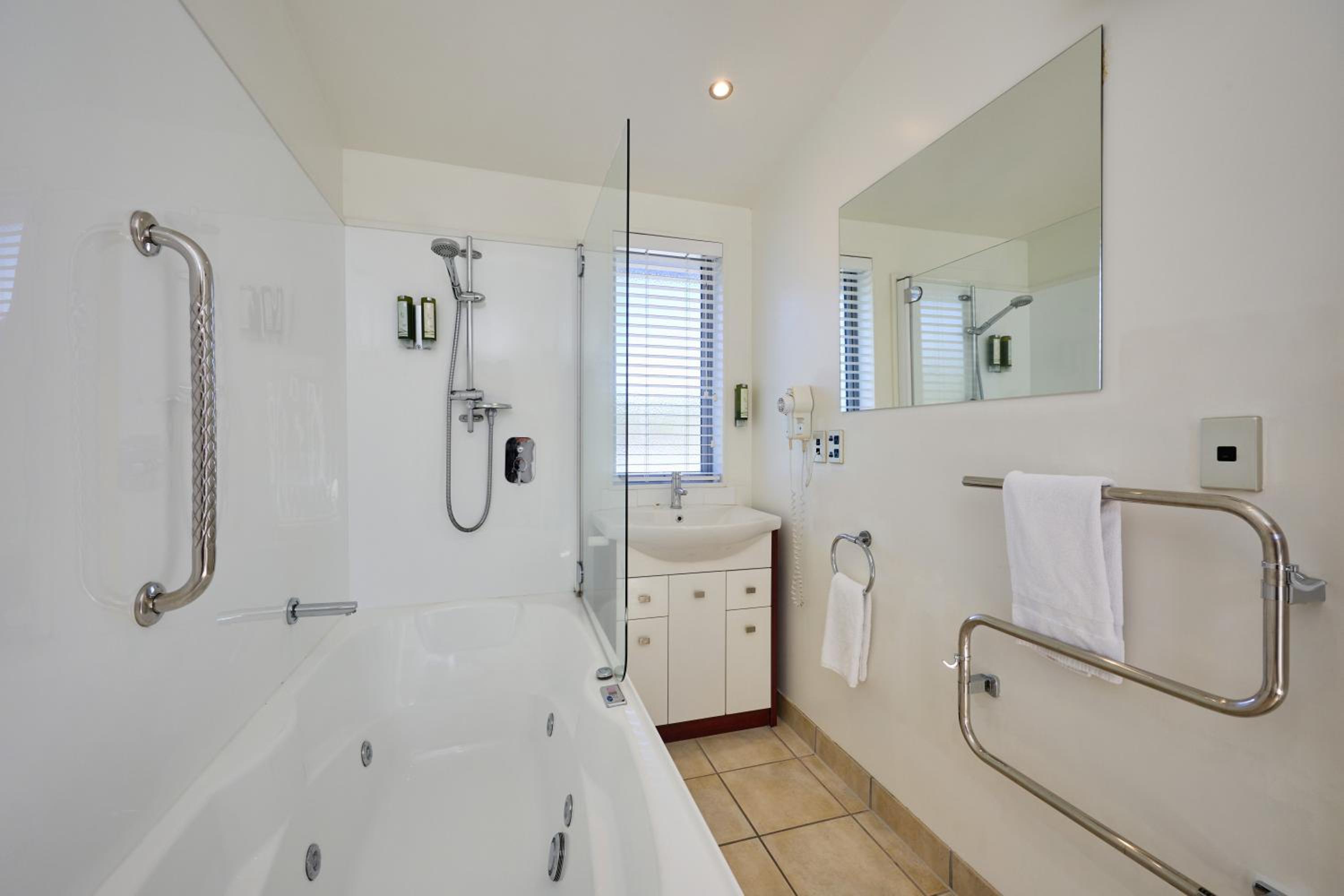 2 Bedroom Deluxe Apartment - Photo 17