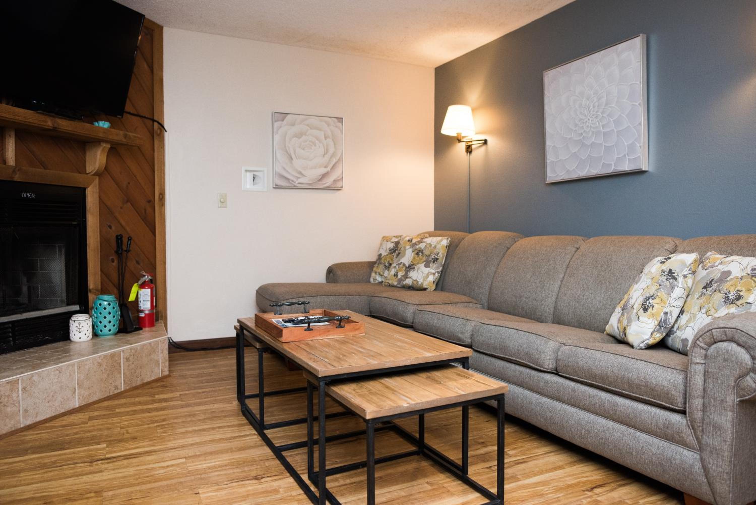 Two Bedroom with One Bathroom - Gardenside photo 3