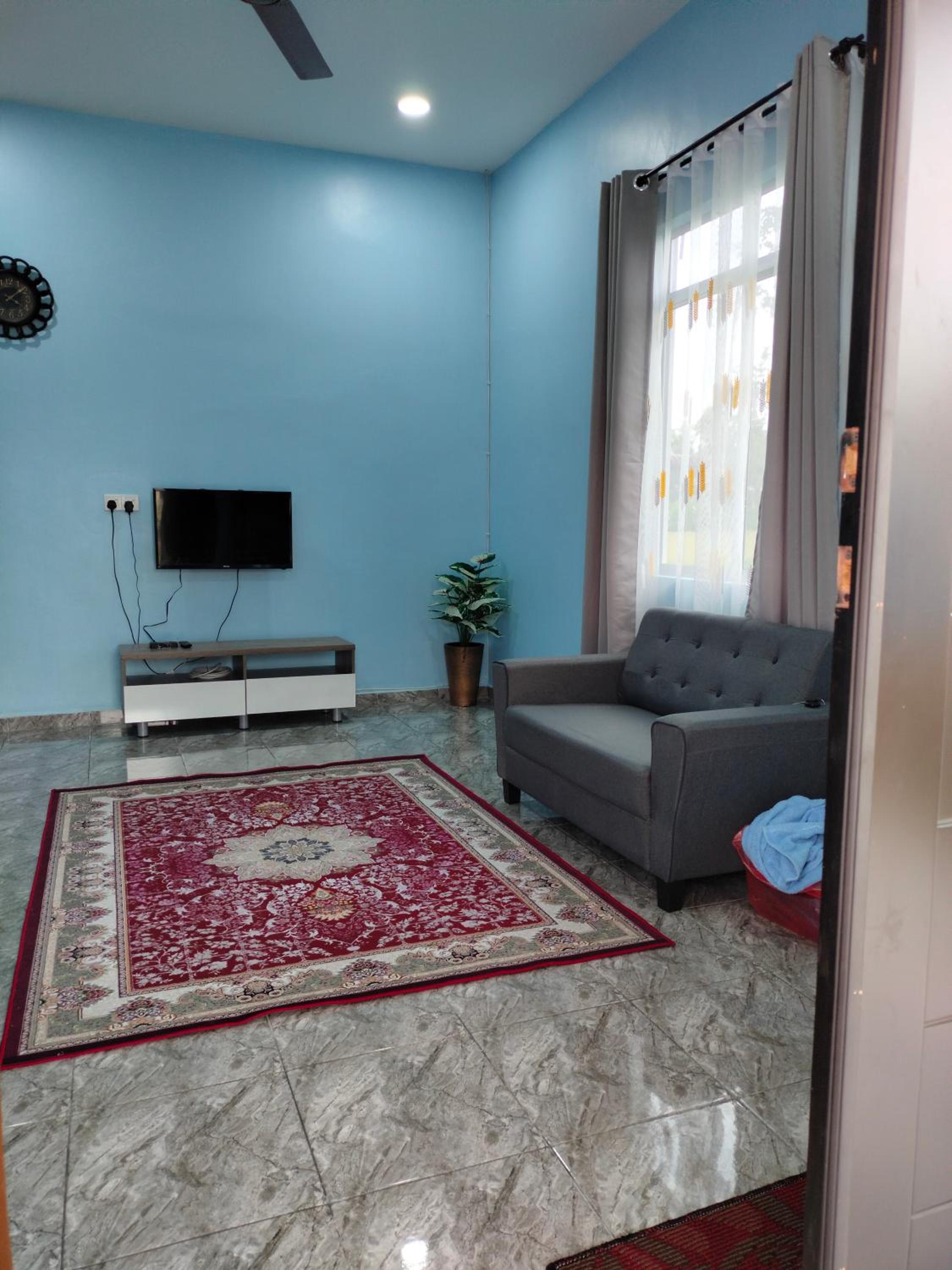 Three-Bedroom House photo 2