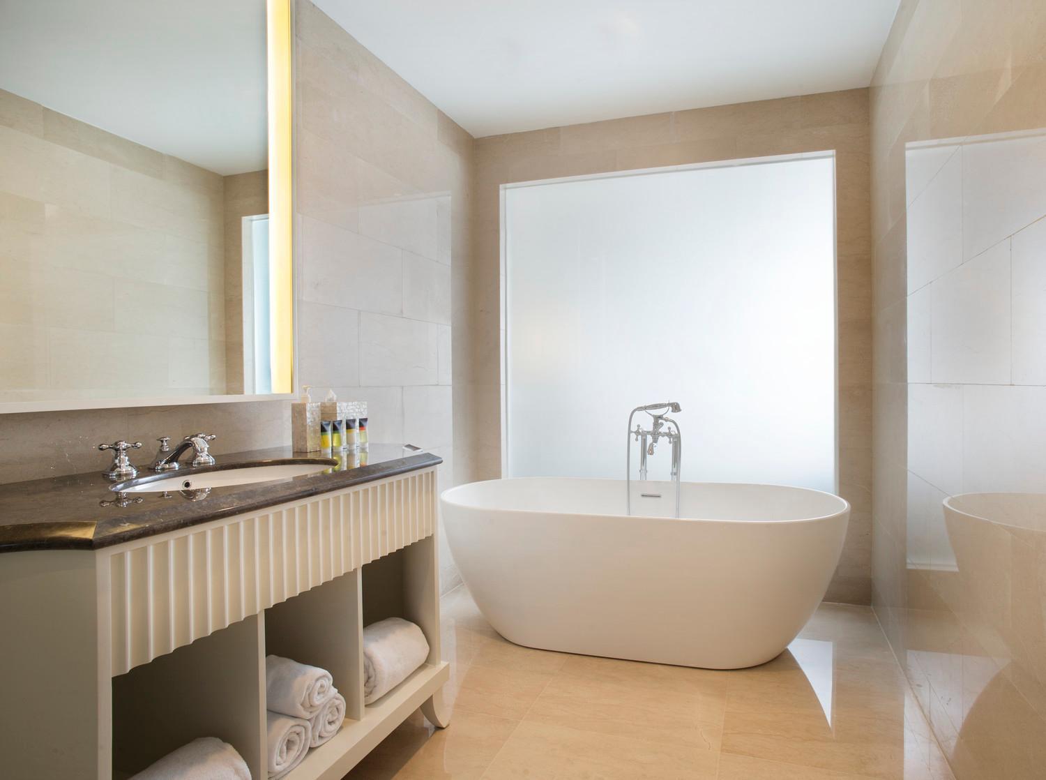 Deluxe King Room photo 2