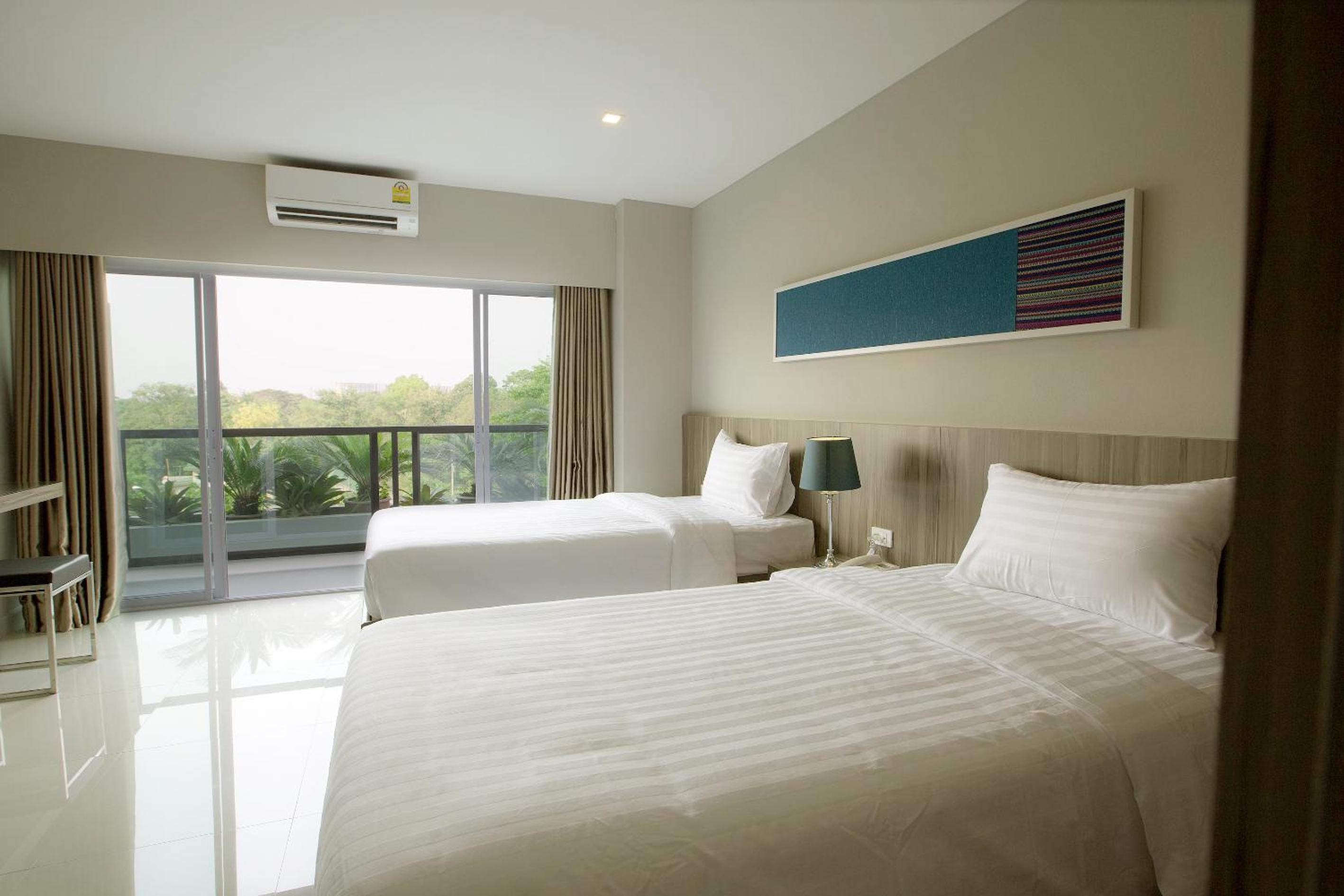 Twin Room with City View photo 2