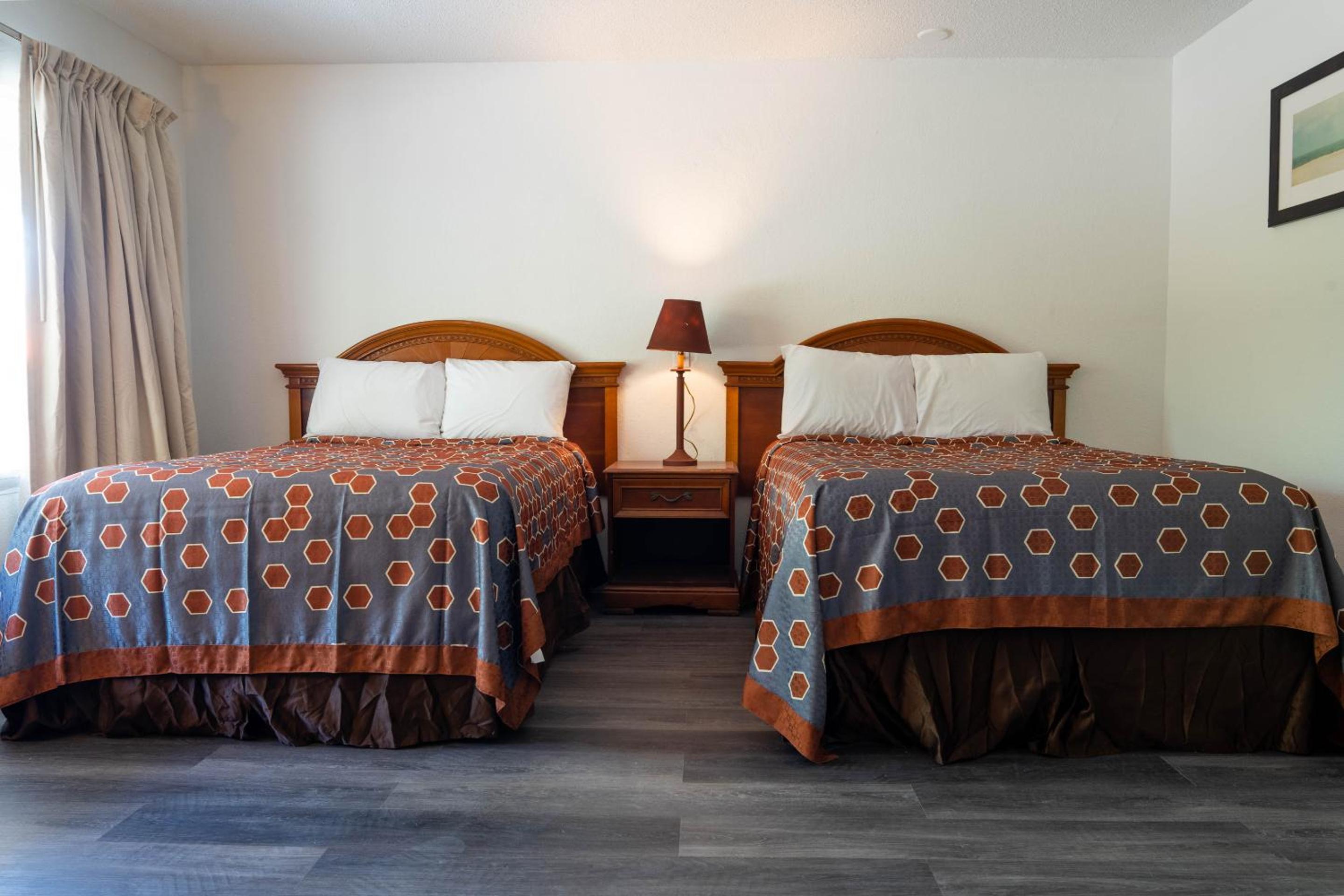 Double Room with Two Double Beds Smoking - Photo 5