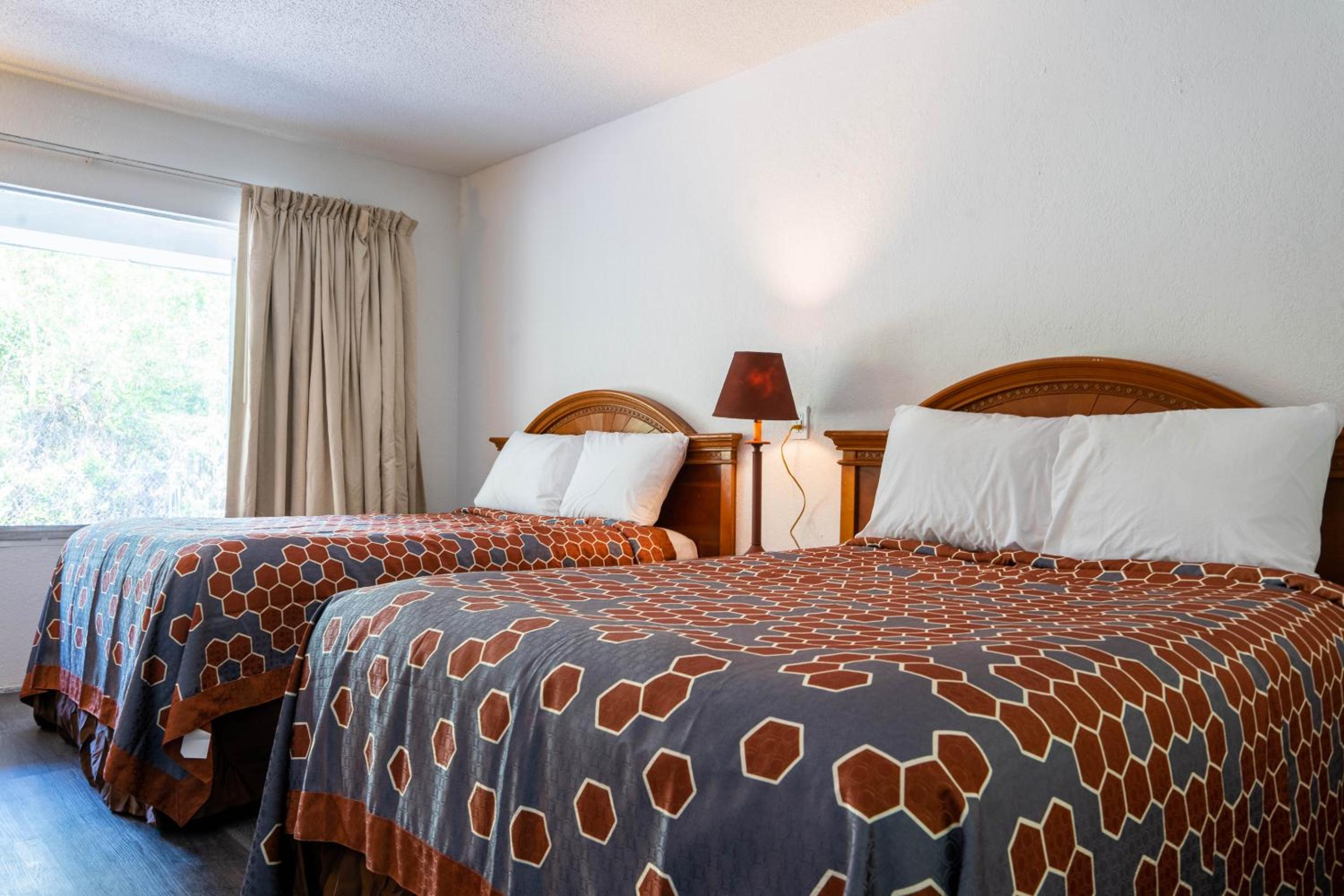 Double Room with Two Double Beds Smoking - Photo 7