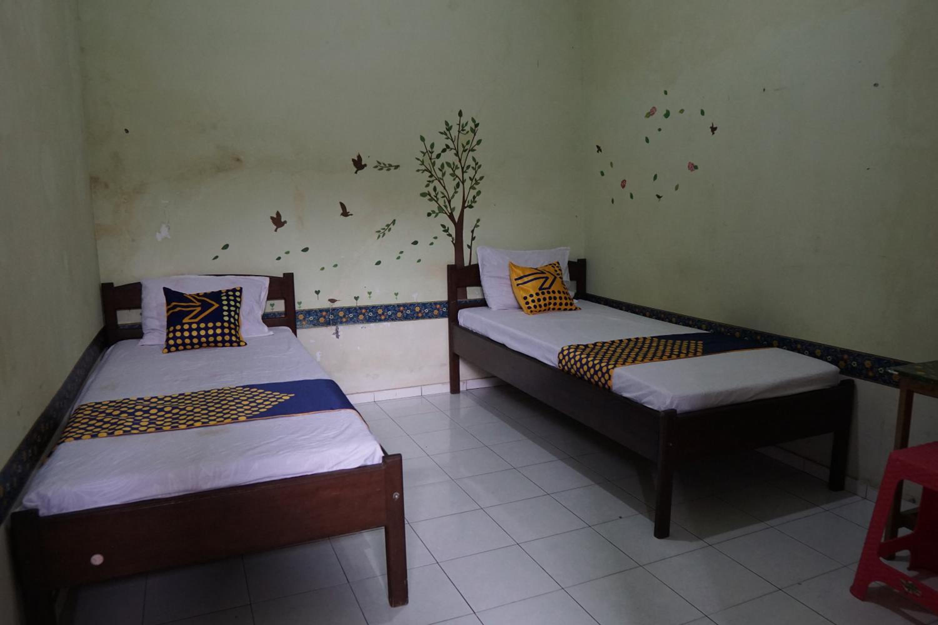 Economy Twin Room - Photo 1