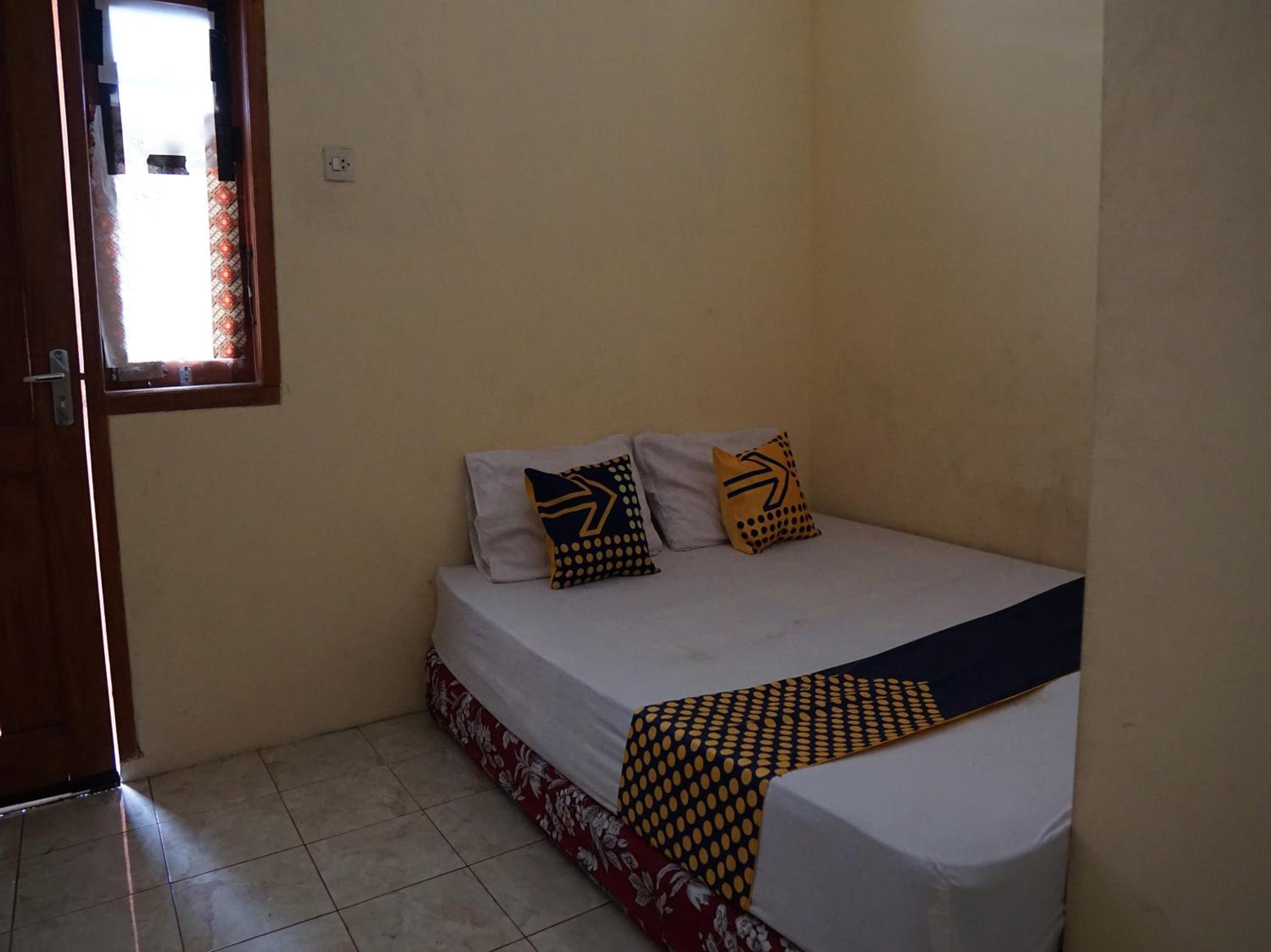 Budget Double Room - Photo 2