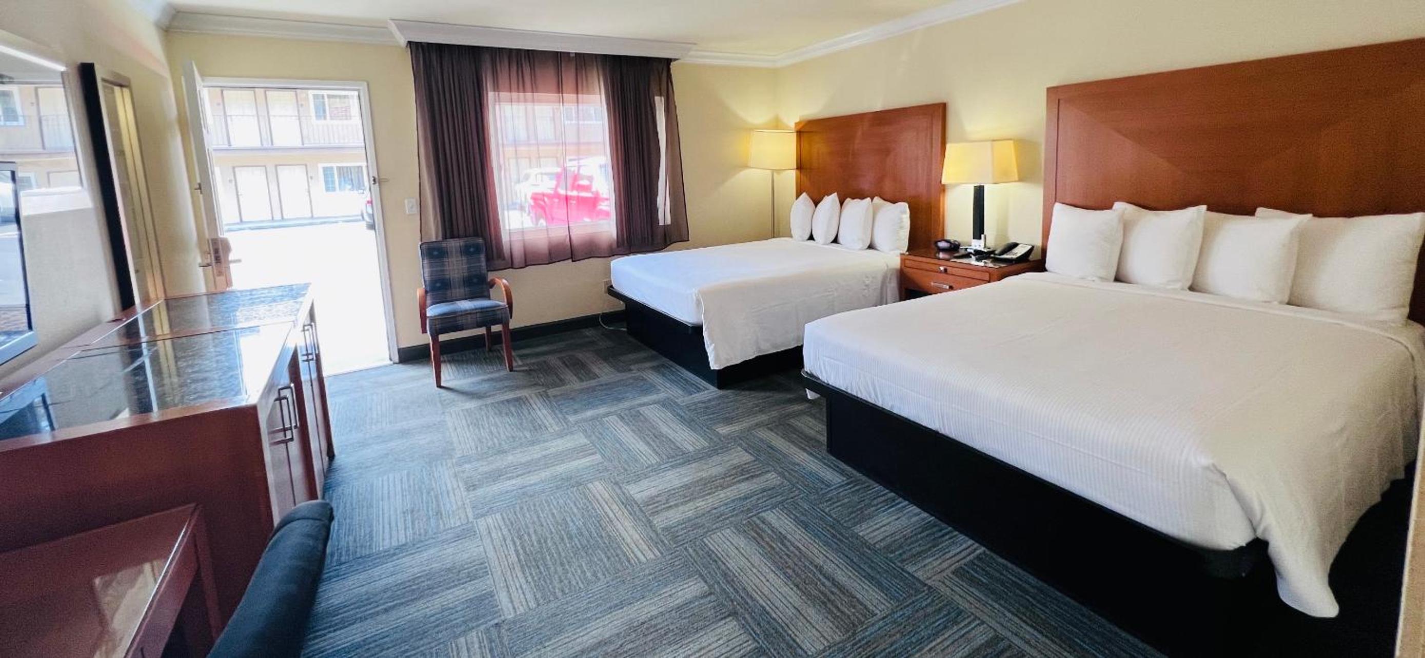 Queen Room with Two Queen Beds - Photo 10