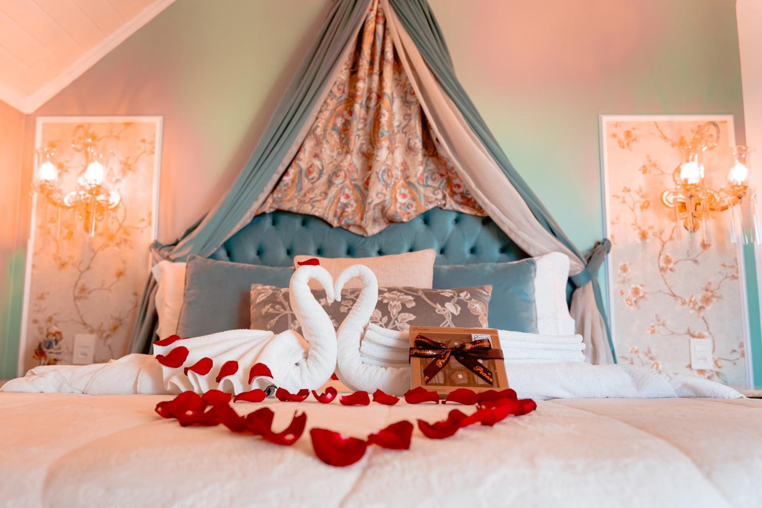Suite with Mountain View