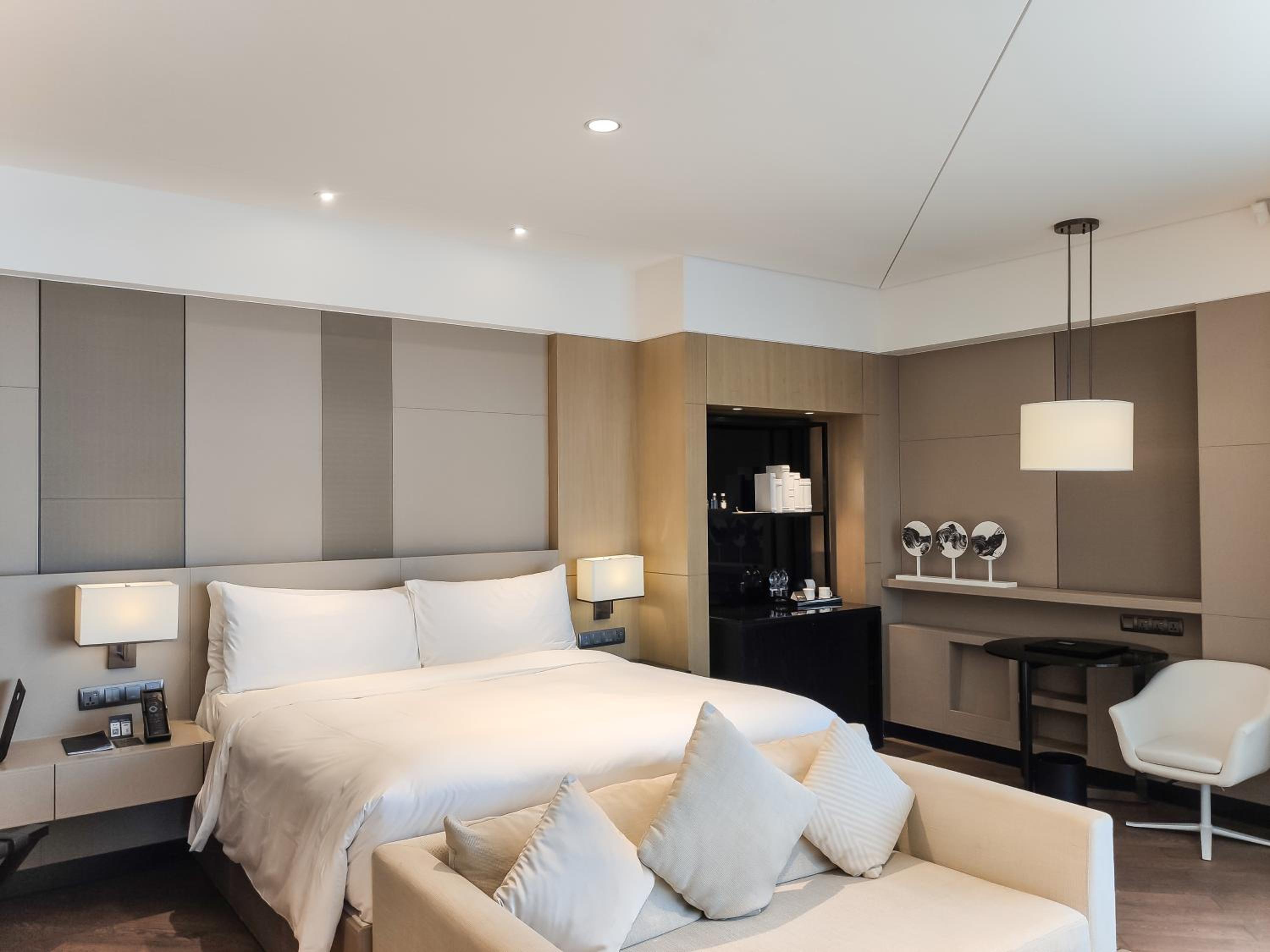 Chic Scenic View Room,1 King