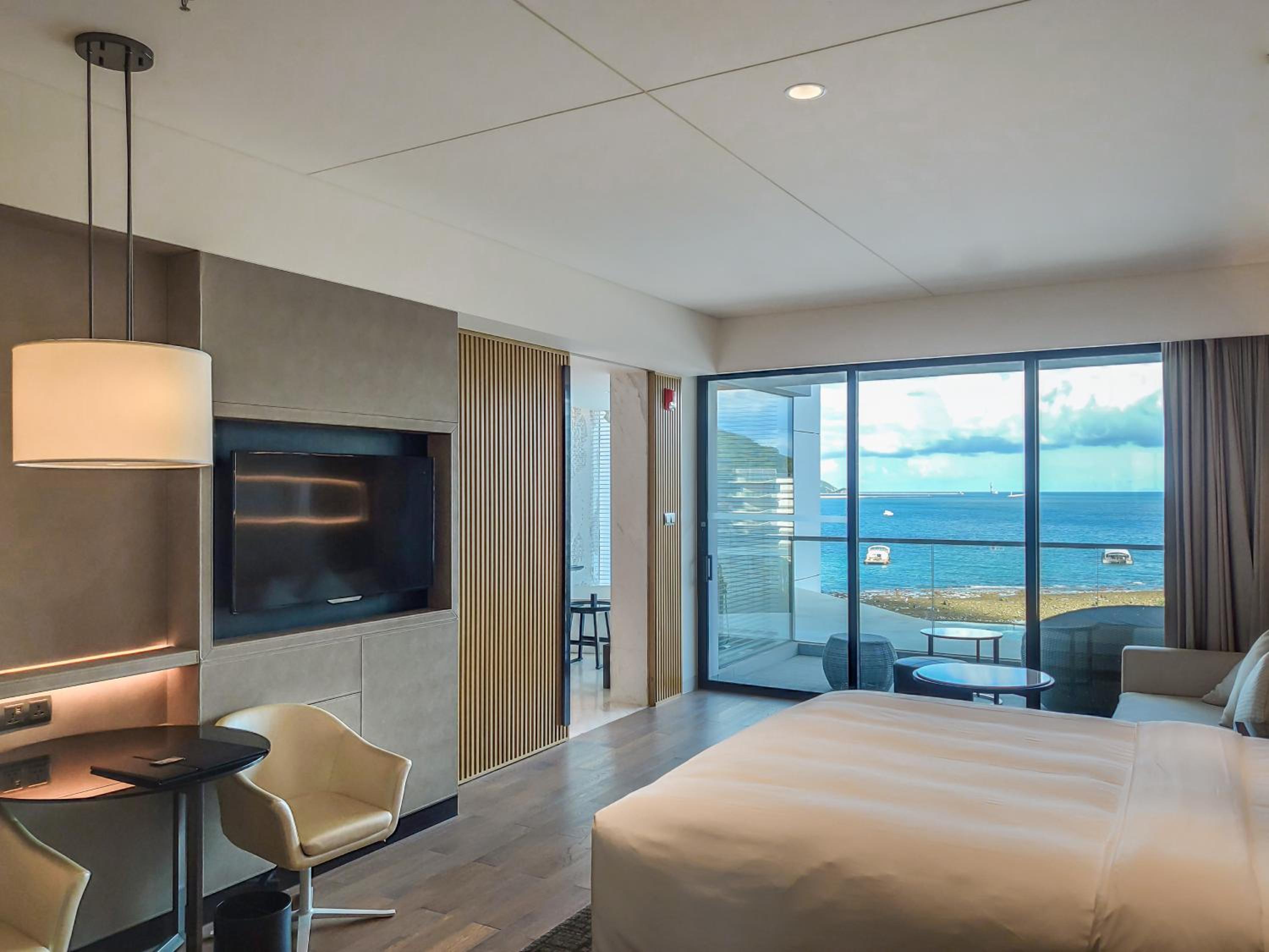 Elegant Ocean View Room ,1 King