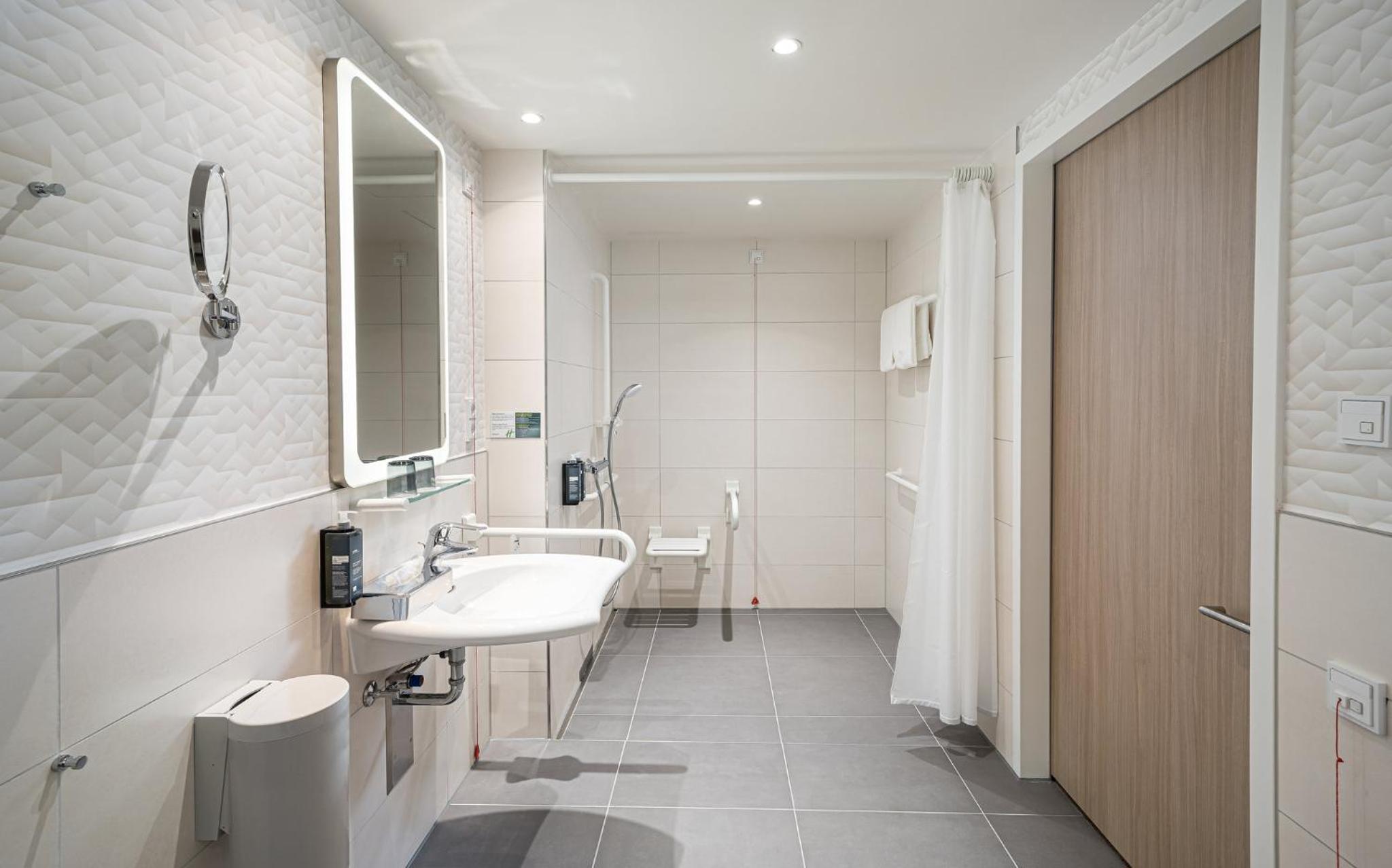 Standard Double Room - Disability Access - Photo 5