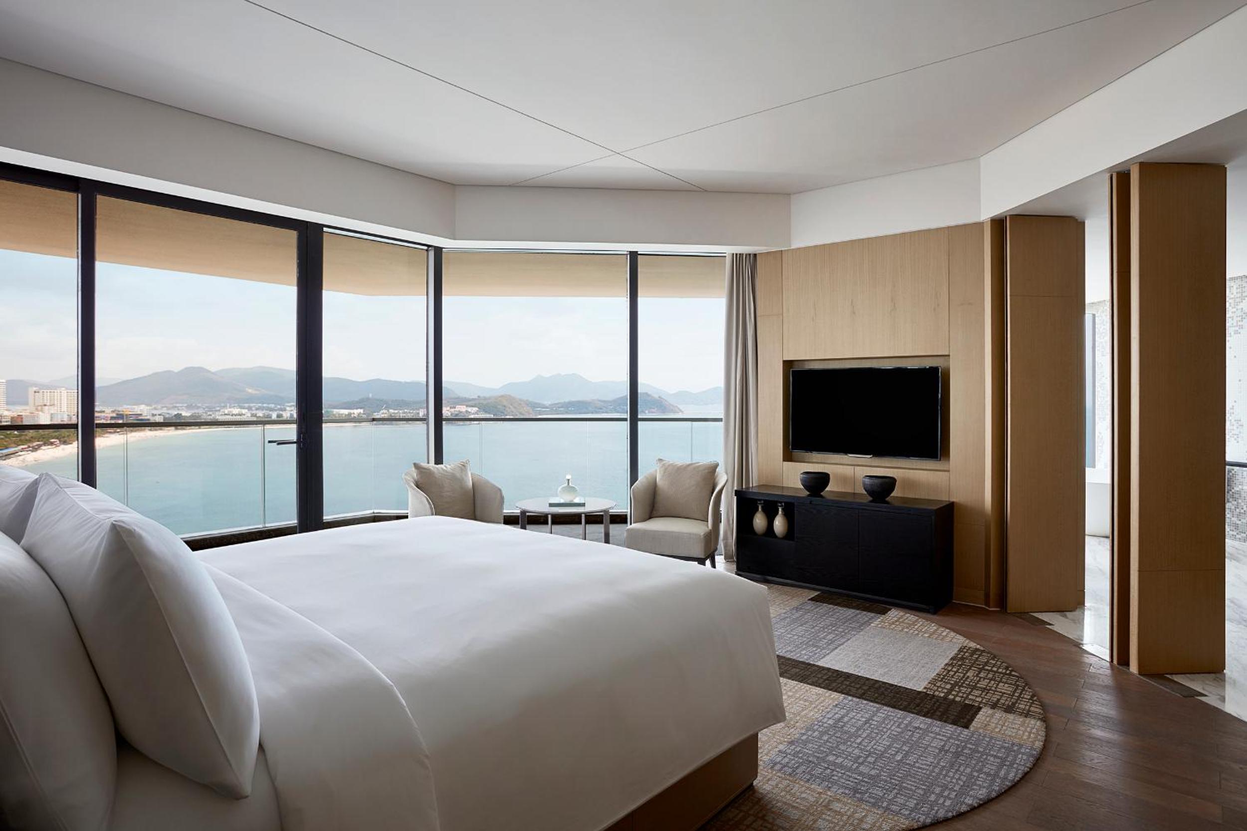 Autograph 180 Degree Panoramic Ocean View Suite,1 King