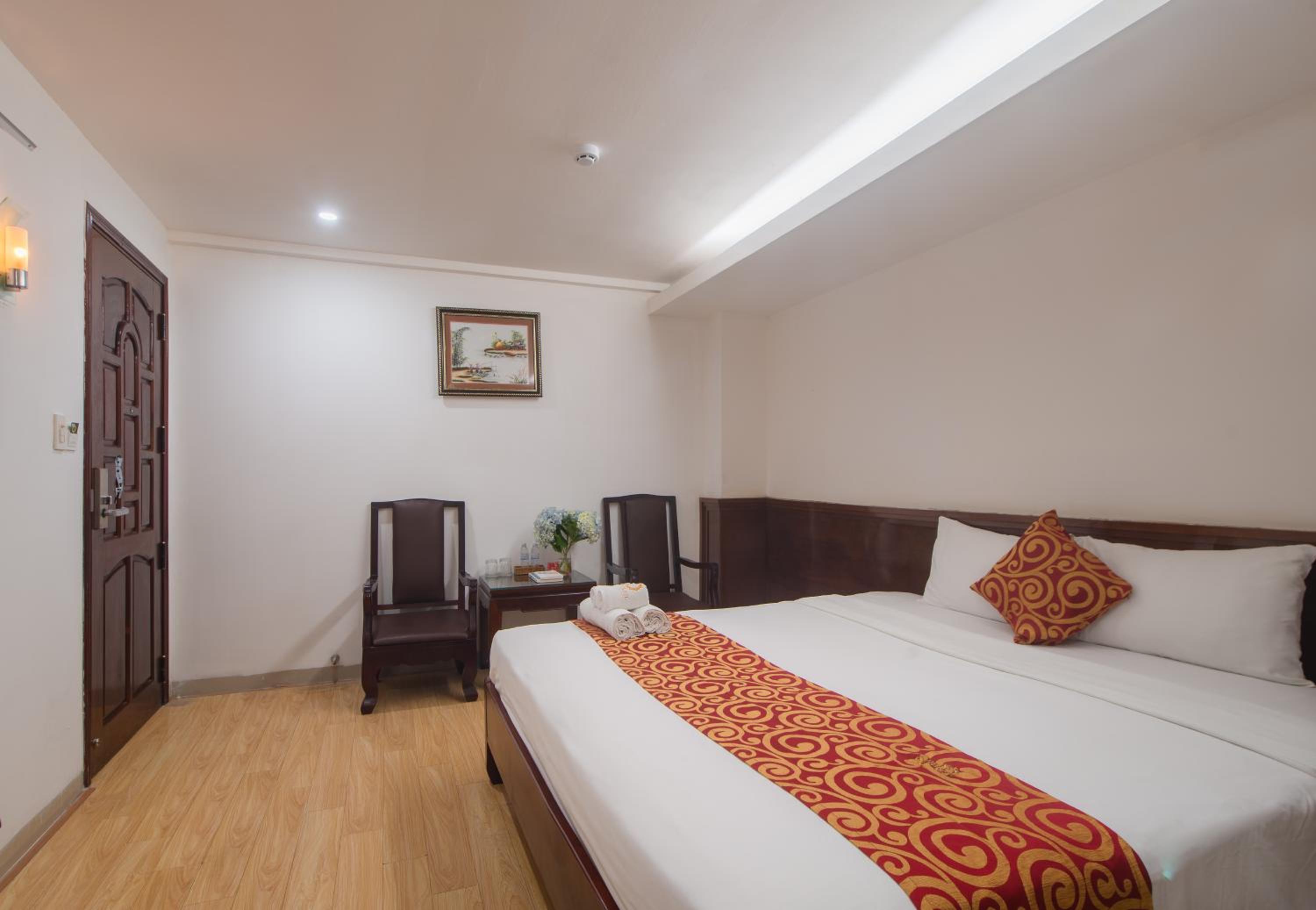 Standard Queen Room