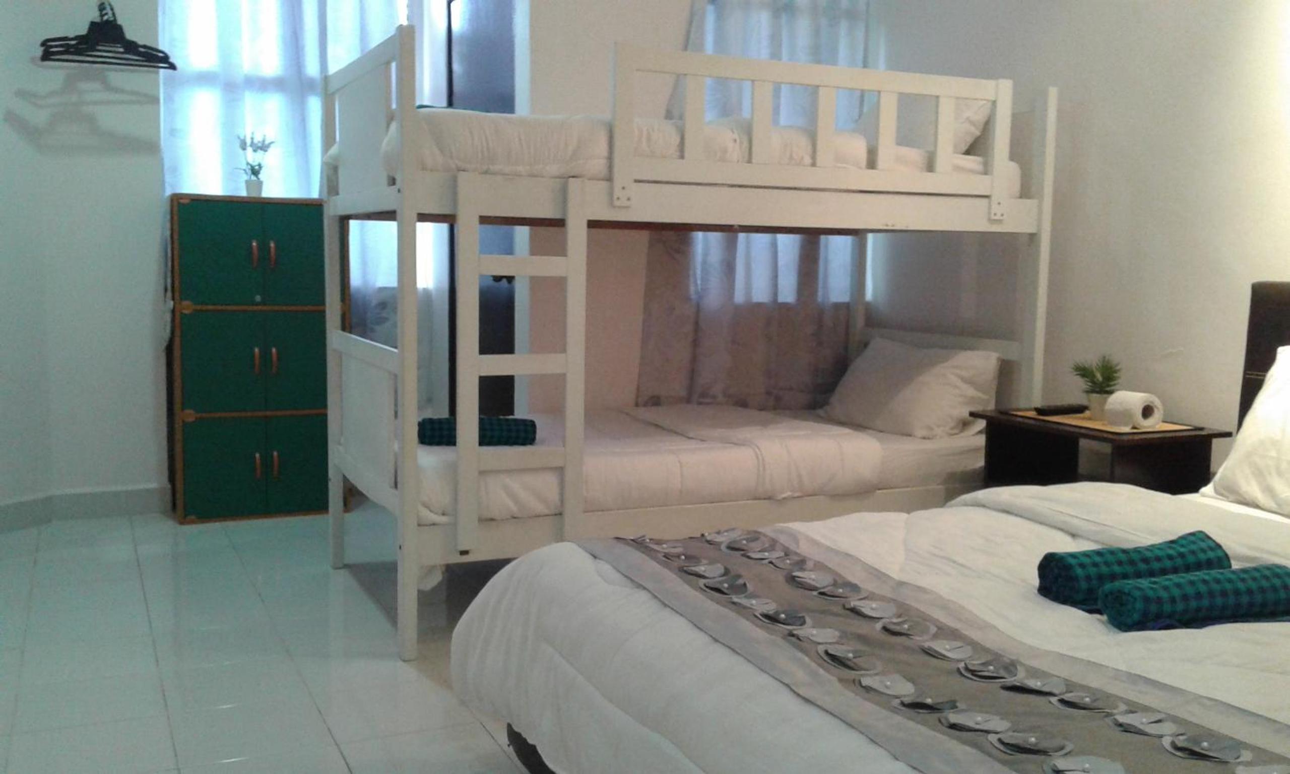 Superior Family Room - Photo 7