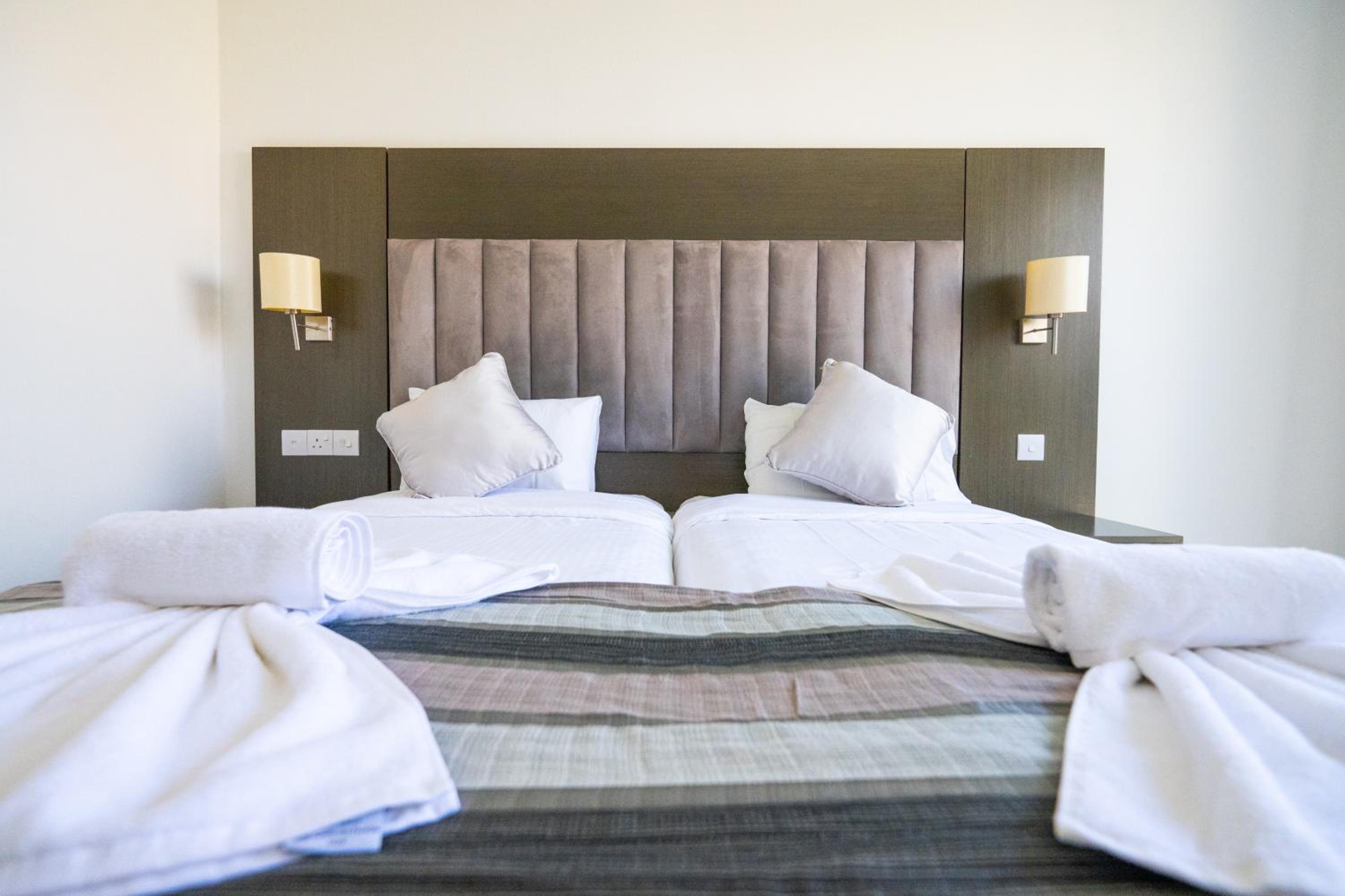 Zweibett- oder Doppelzimmer mit Balkon