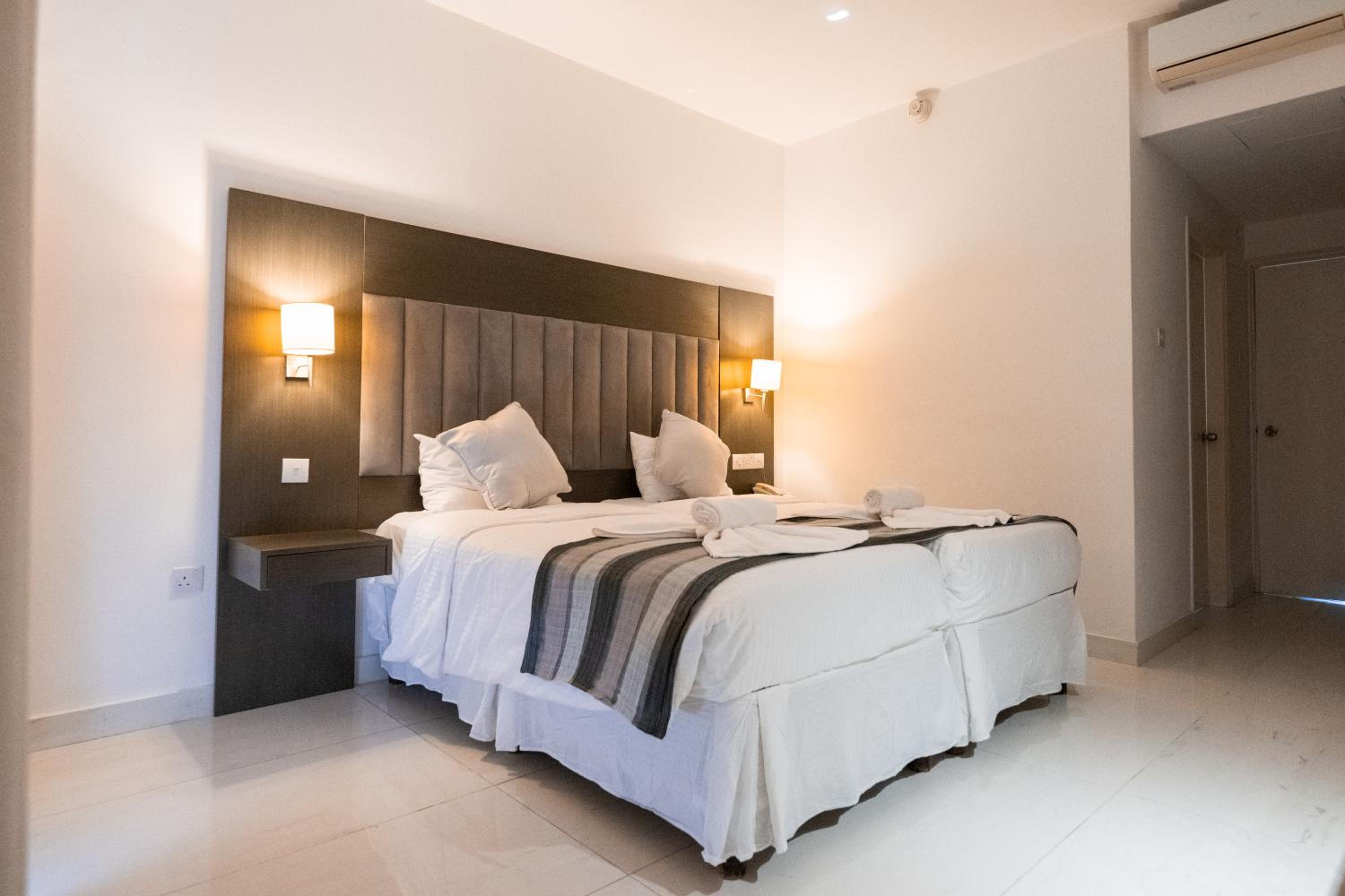 Double or Twin Room with Inland View photo 3