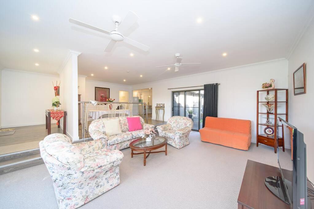 Three-Bedroom House photo 1