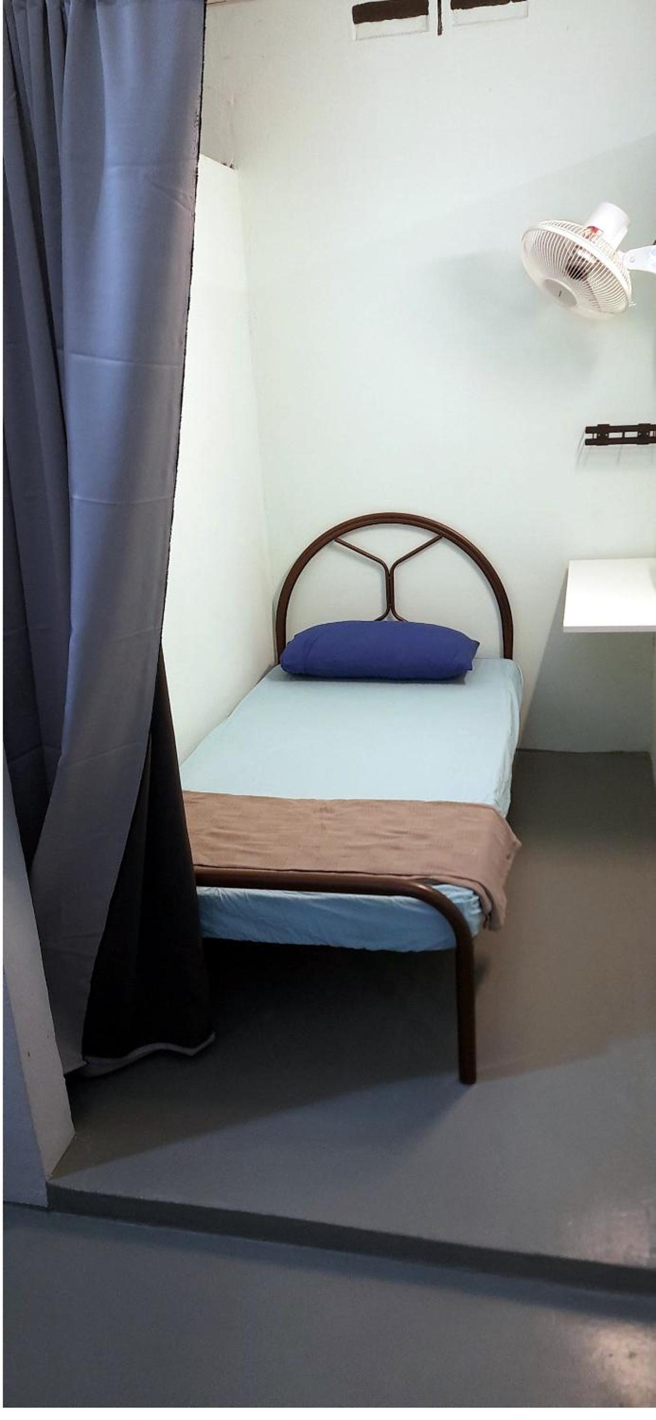 Single Bed in Mixed Dormitory Room