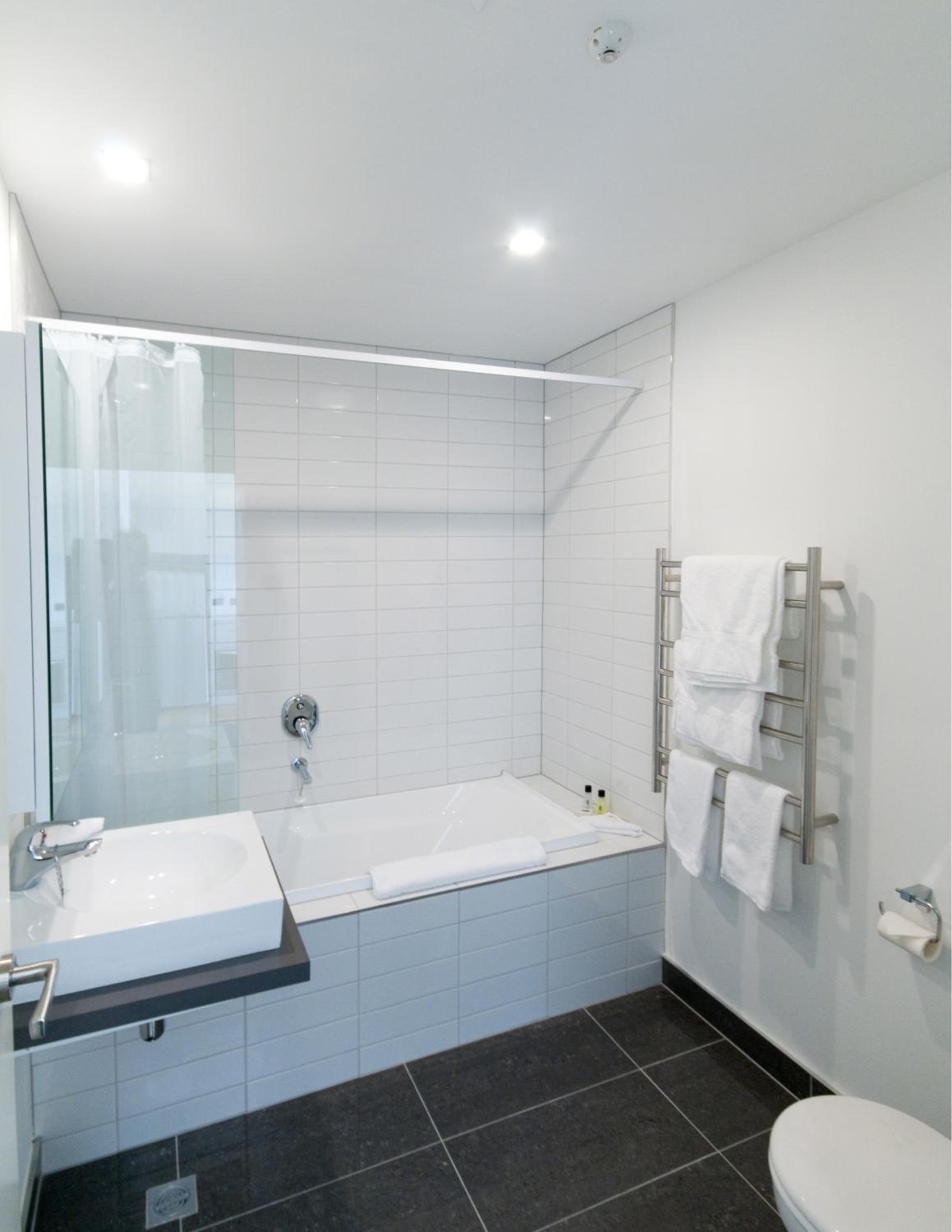 One-Bedroom Apartment - Photo 2