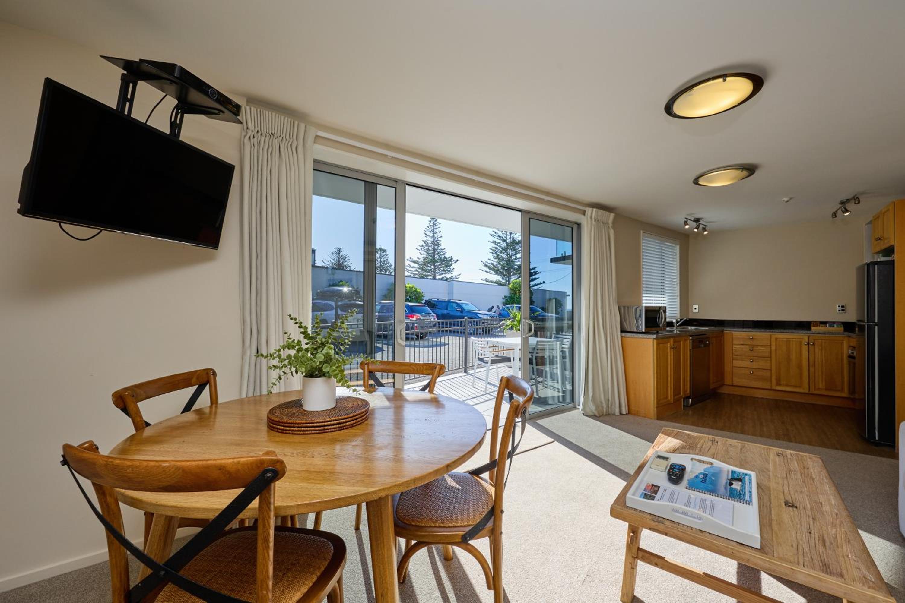 2 Bedroom Ground floor Apartment with Patio - Photo 8