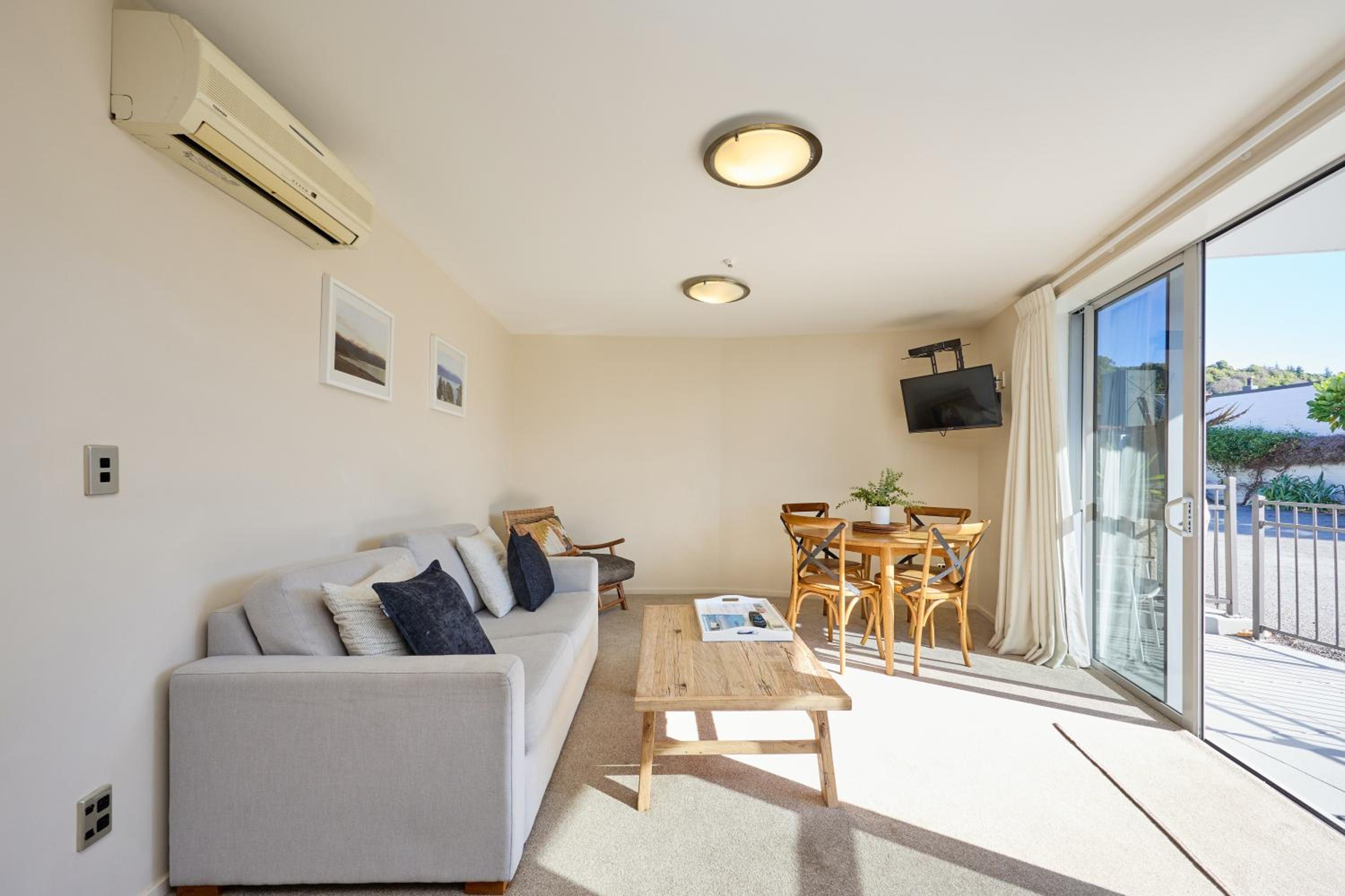 2 Bedroom Ground floor Apartment with Patio - Photo 11
