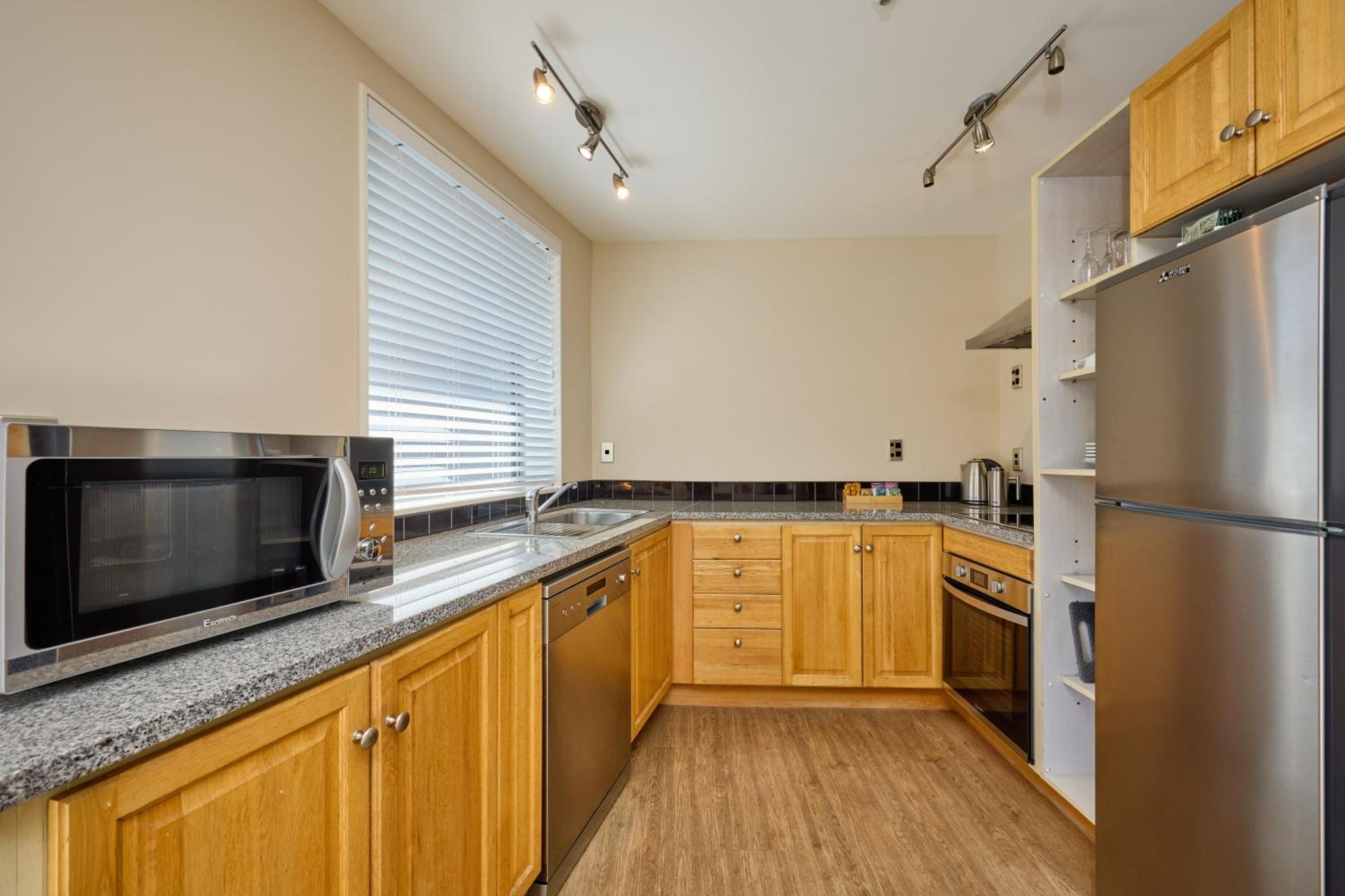 2 Bedroom Ground floor Apartment with Patio - Photo 9