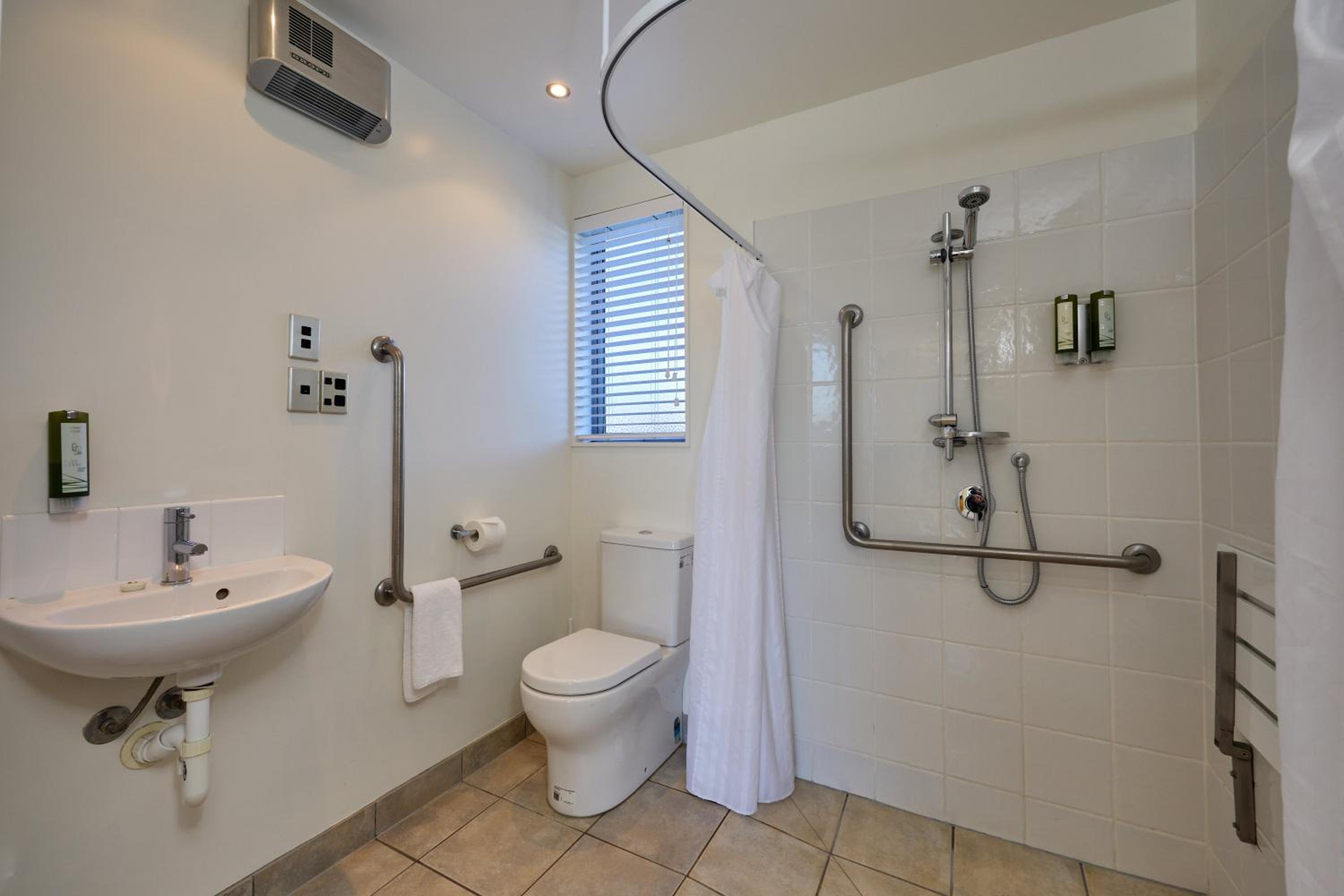 2 Bedroom Ground floor Apartment with Patio - Photo 15