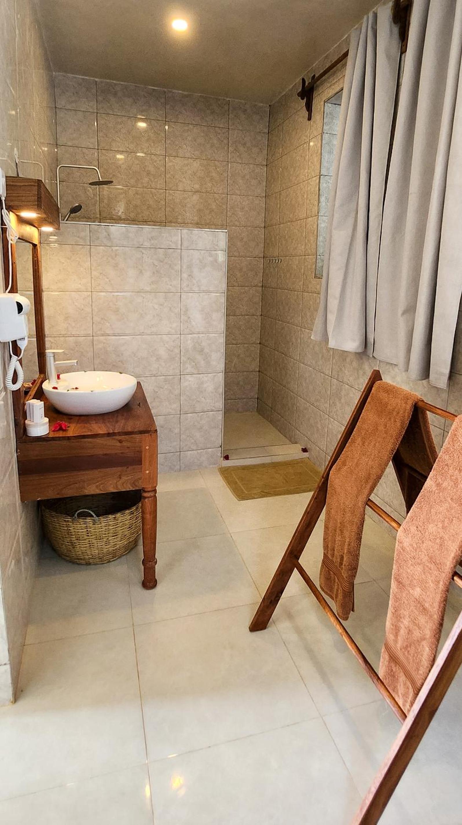 Ocean Front Suite - Photo 3