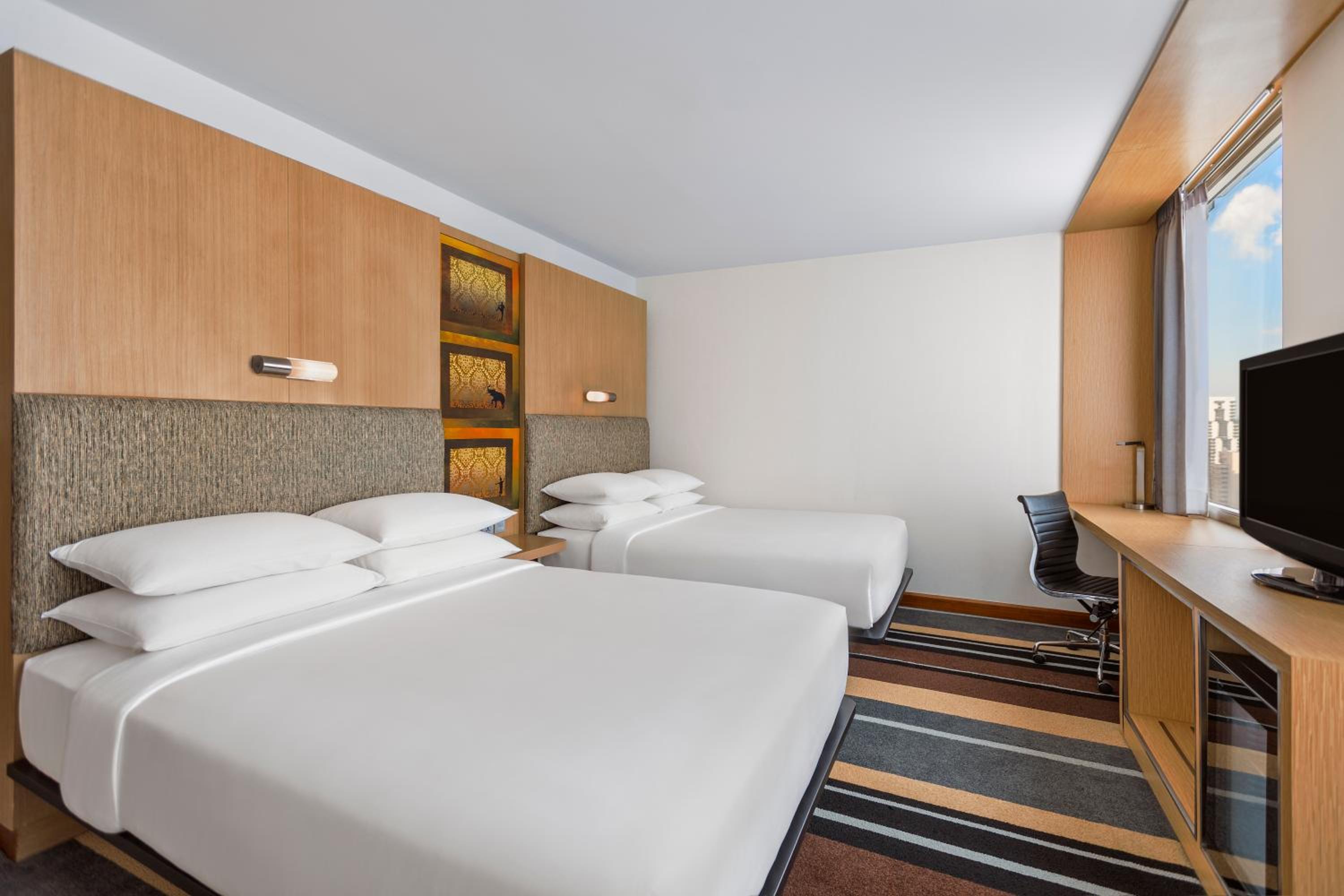 Two-Bedroom Ultra Savvy Suite with City View - High Floor photo 3