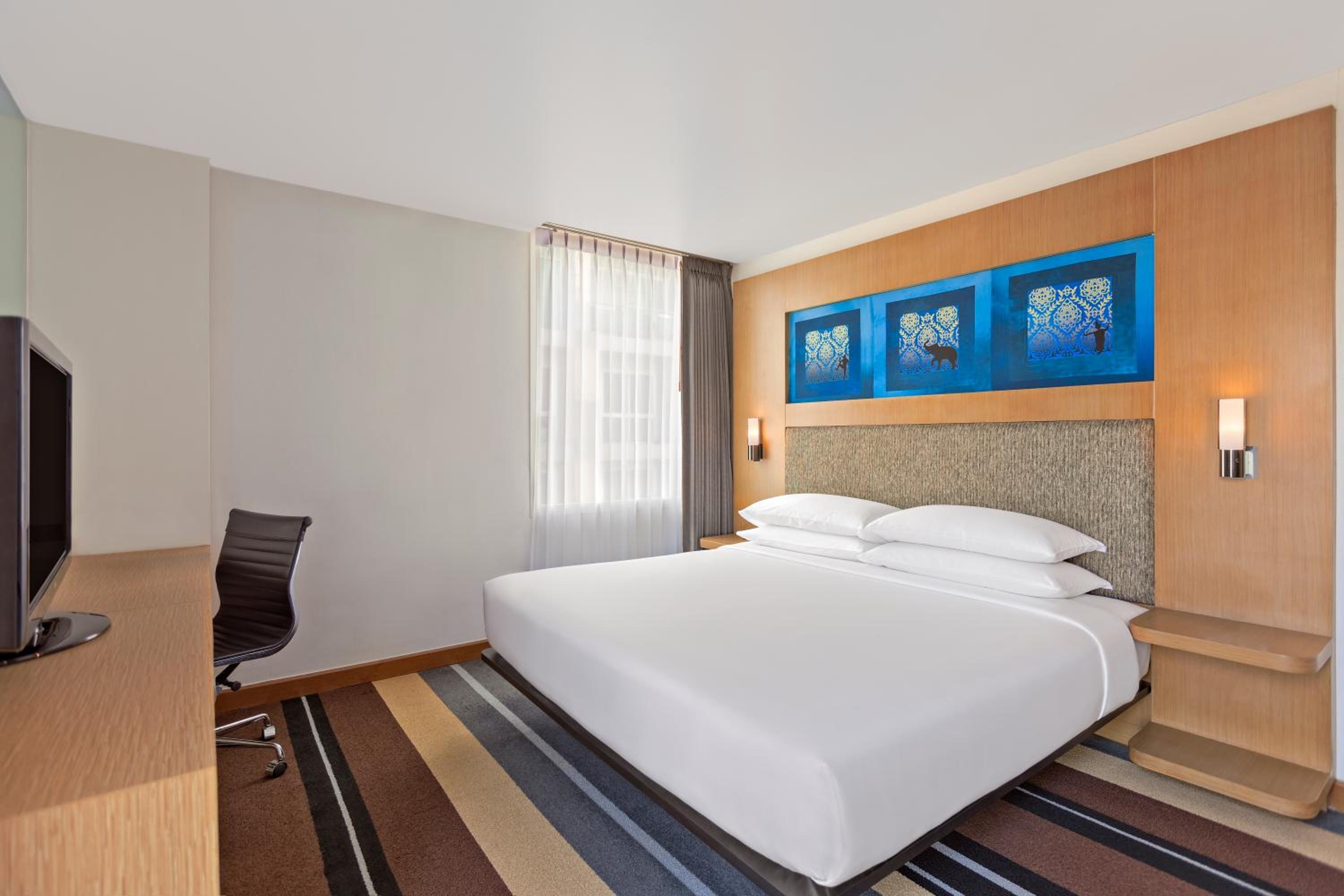 Two-Bedroom Ultra Savvy Suite with City View - High Floor photo 2