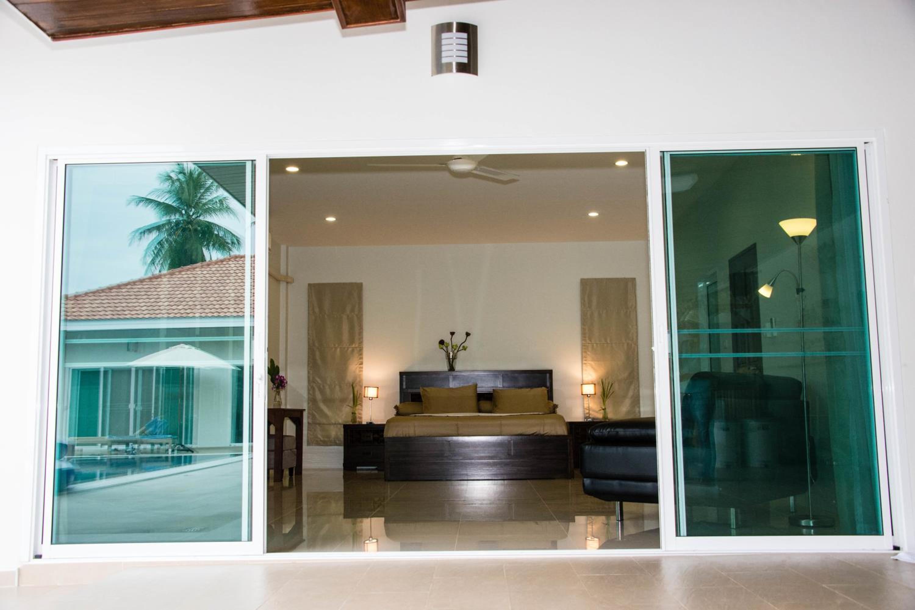 King Room with Pool View photo 2