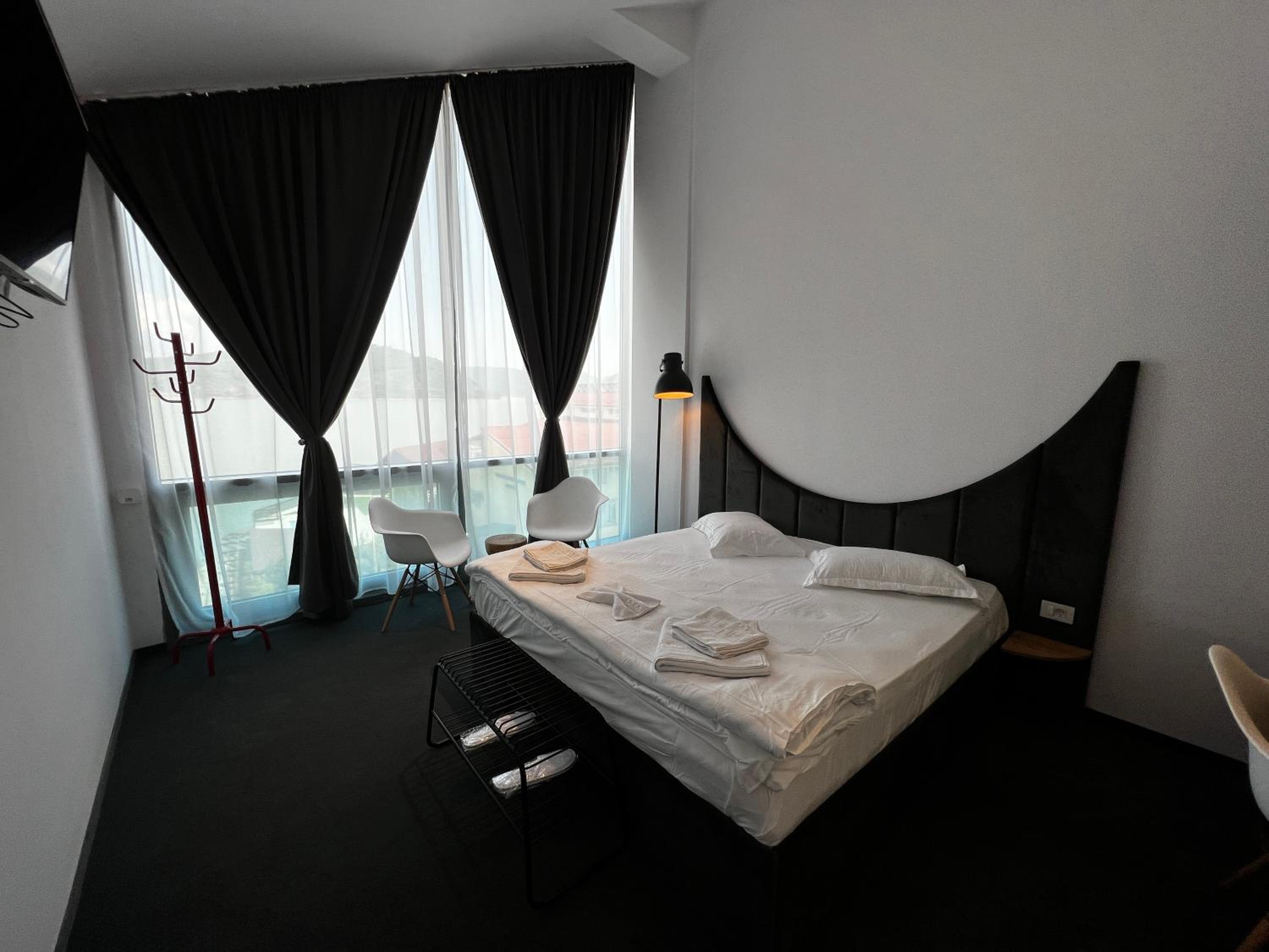 Deluxe Double Room with Balcony photo 3