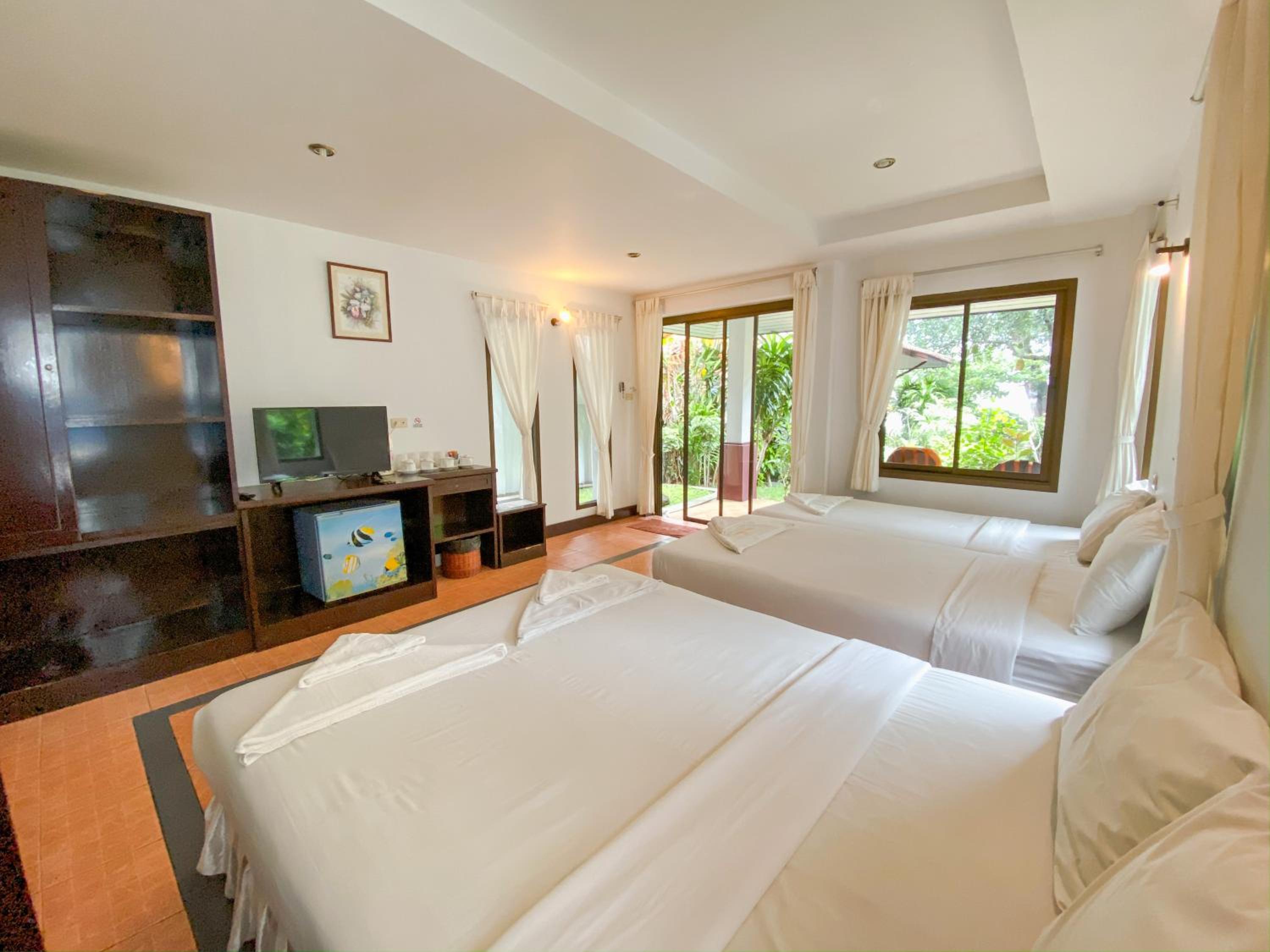 Quadruple Room with Balcony photo 1