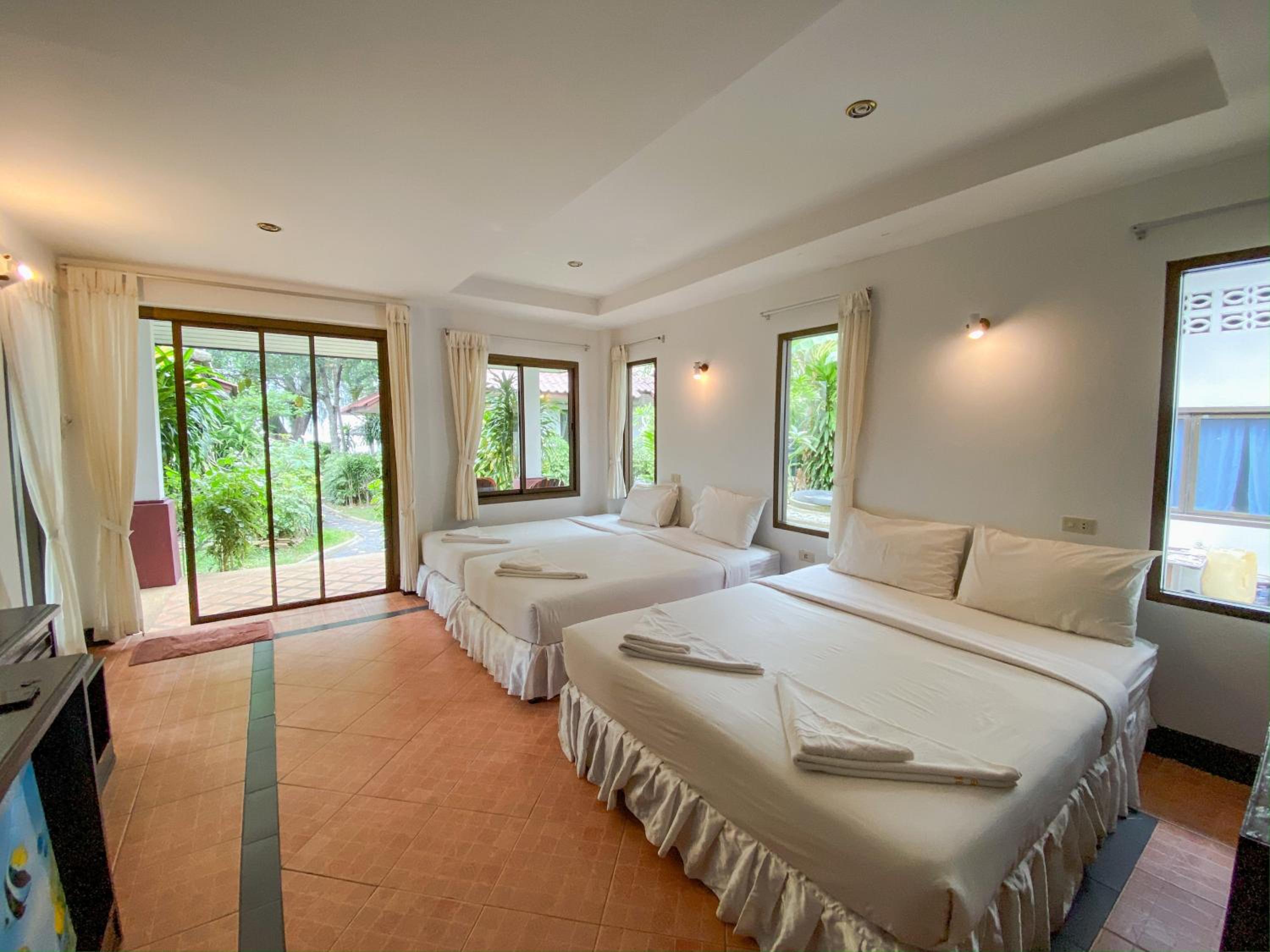 Quadruple Room with Balcony photo 3