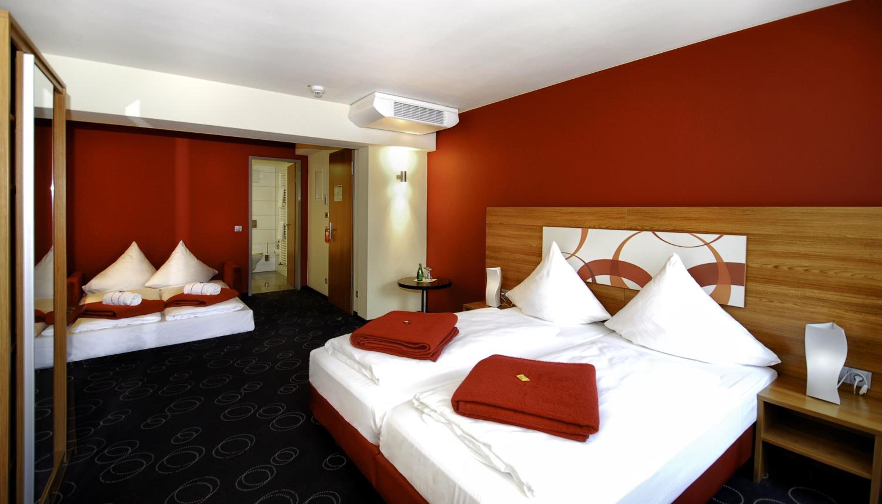 Double Room with Sofa Bed - Photo 7